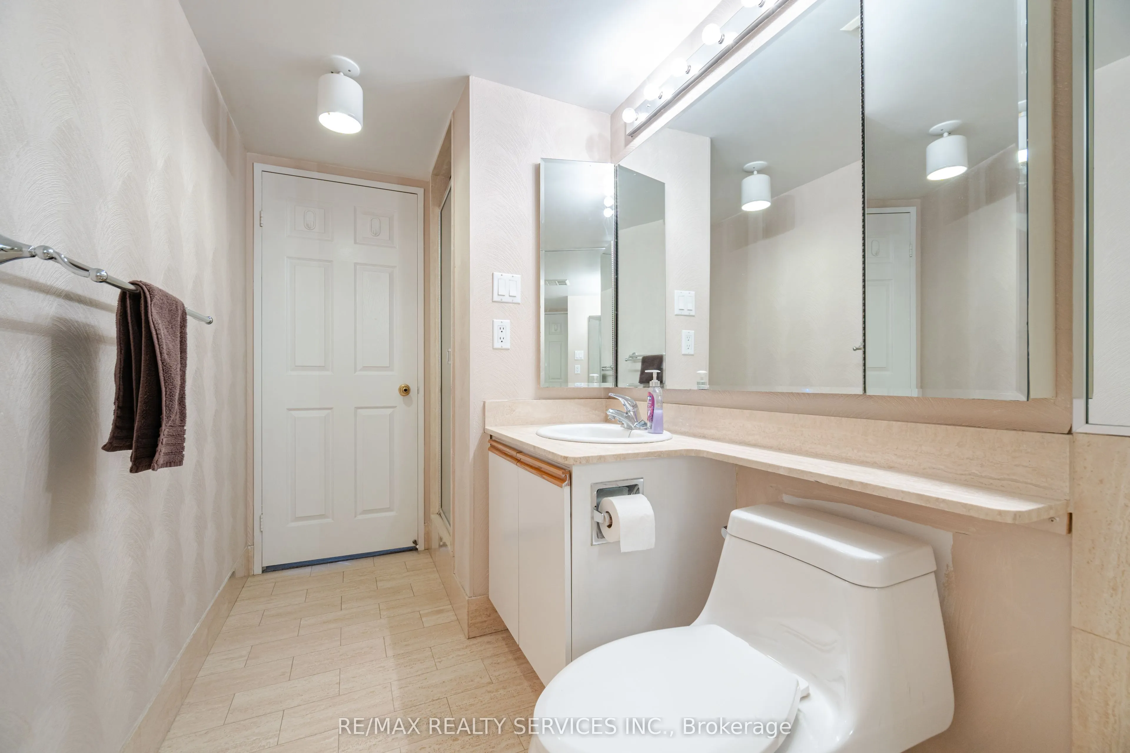 20 Cherrytree Drive, #411