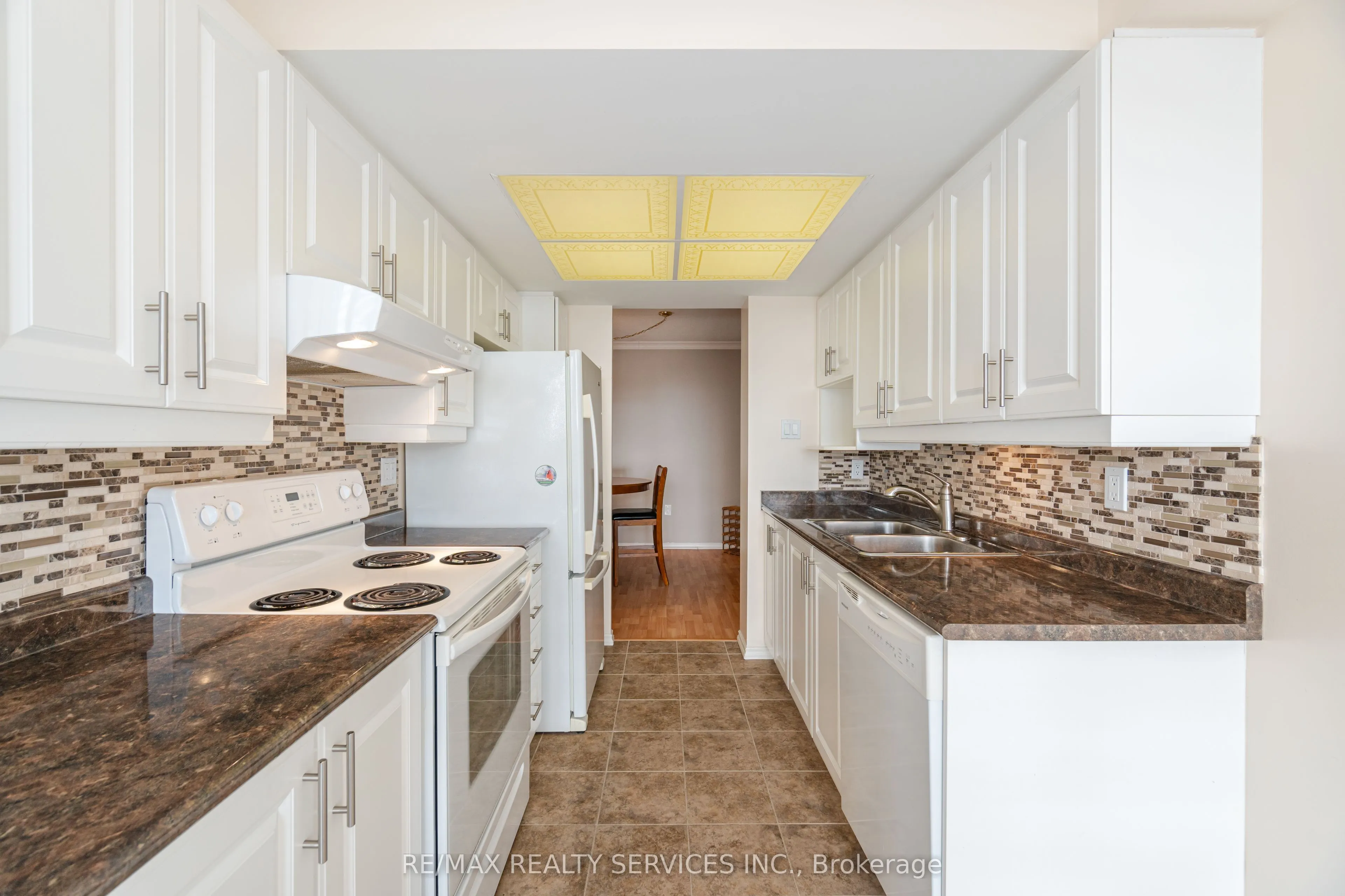 20 Cherrytree Drive, #411