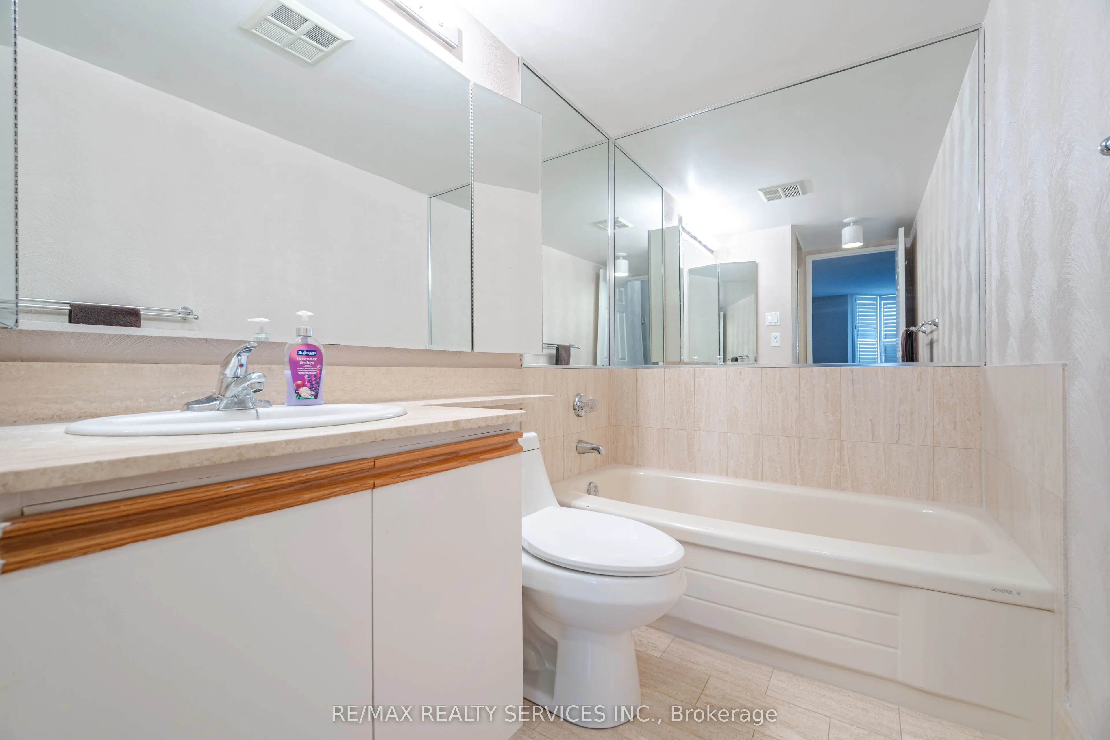 20 Cherrytree Drive, #411