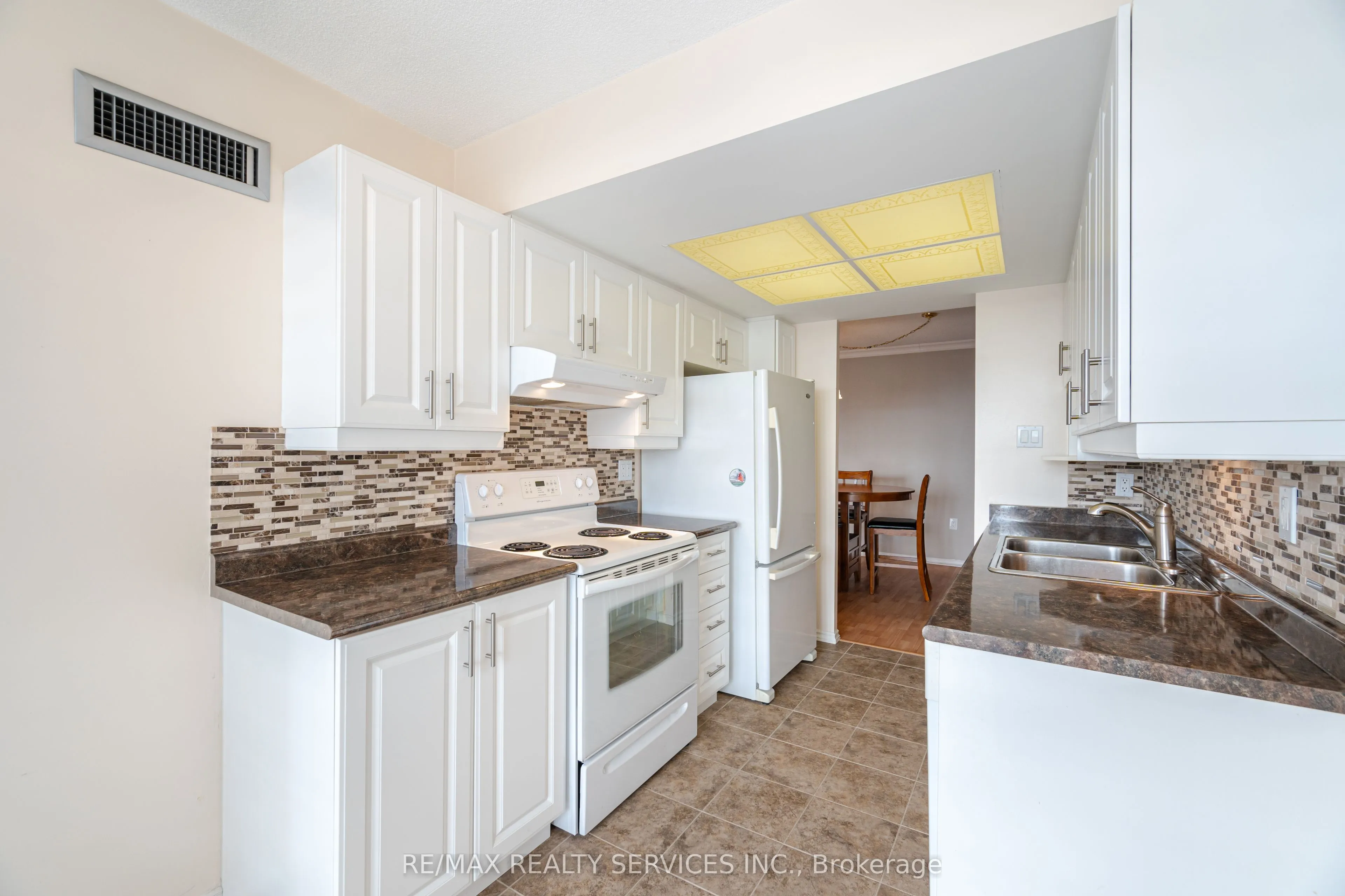 20 Cherrytree Drive, #411