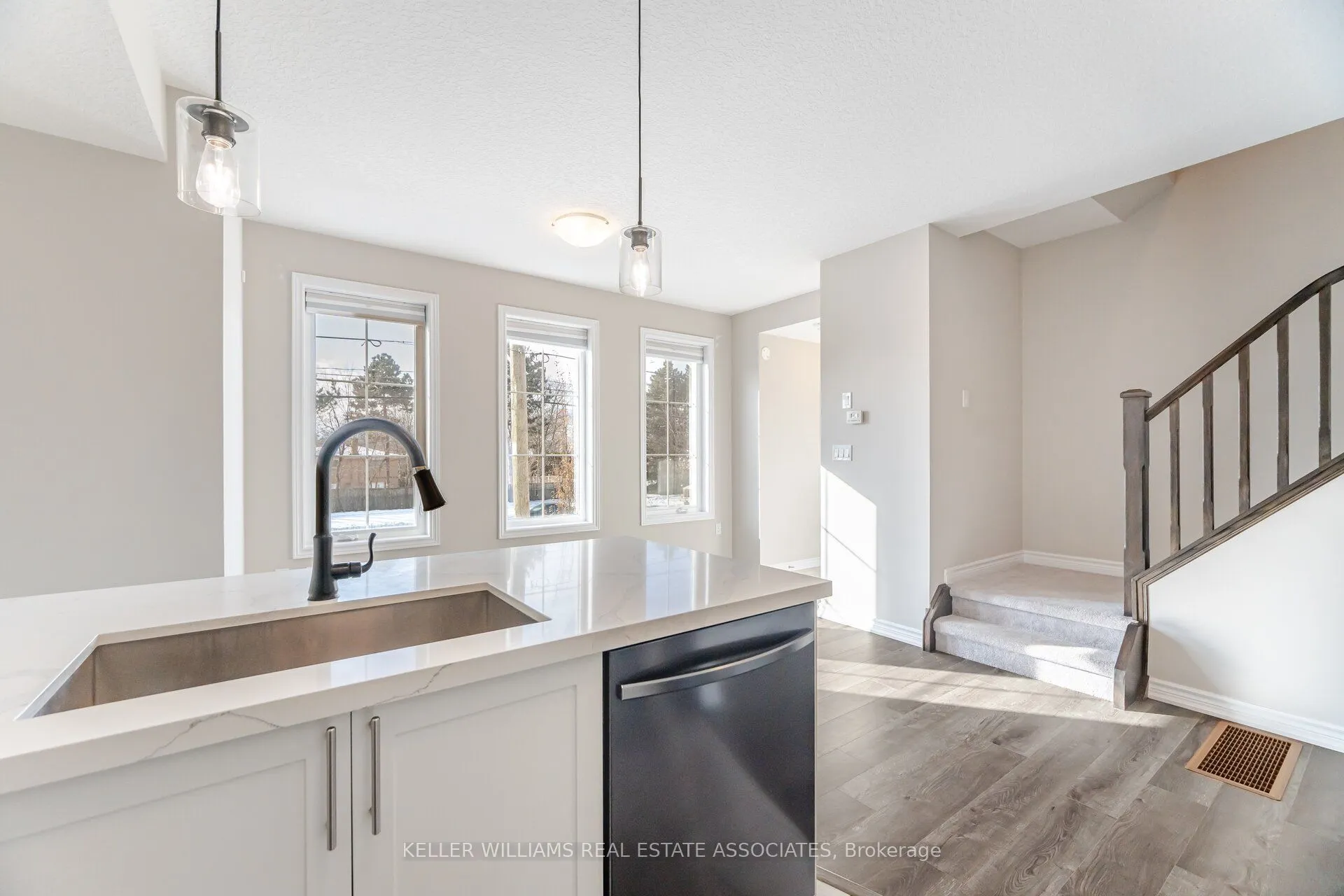 445 Ontario Street S, #72