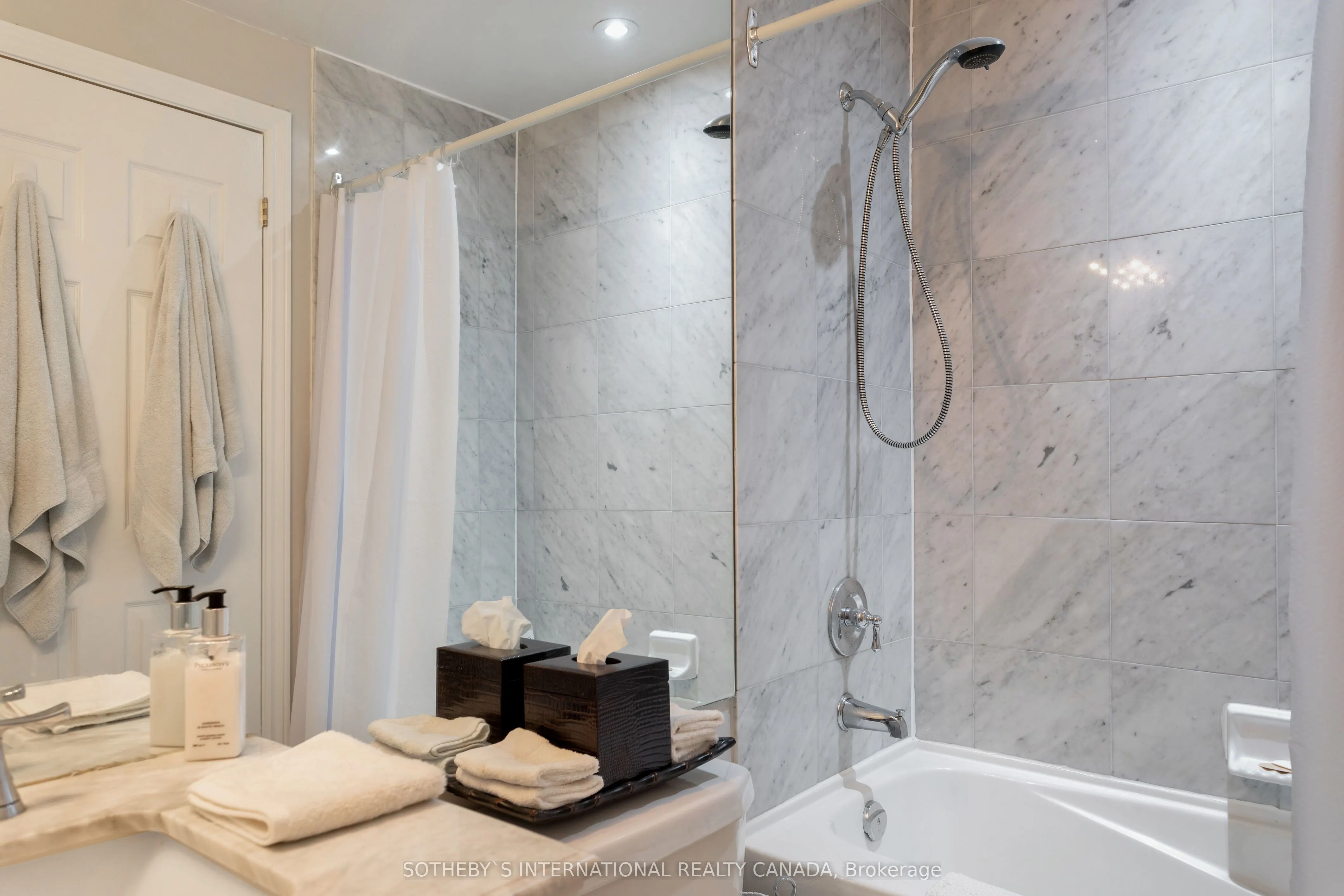 3085 Bloor Street W, #207