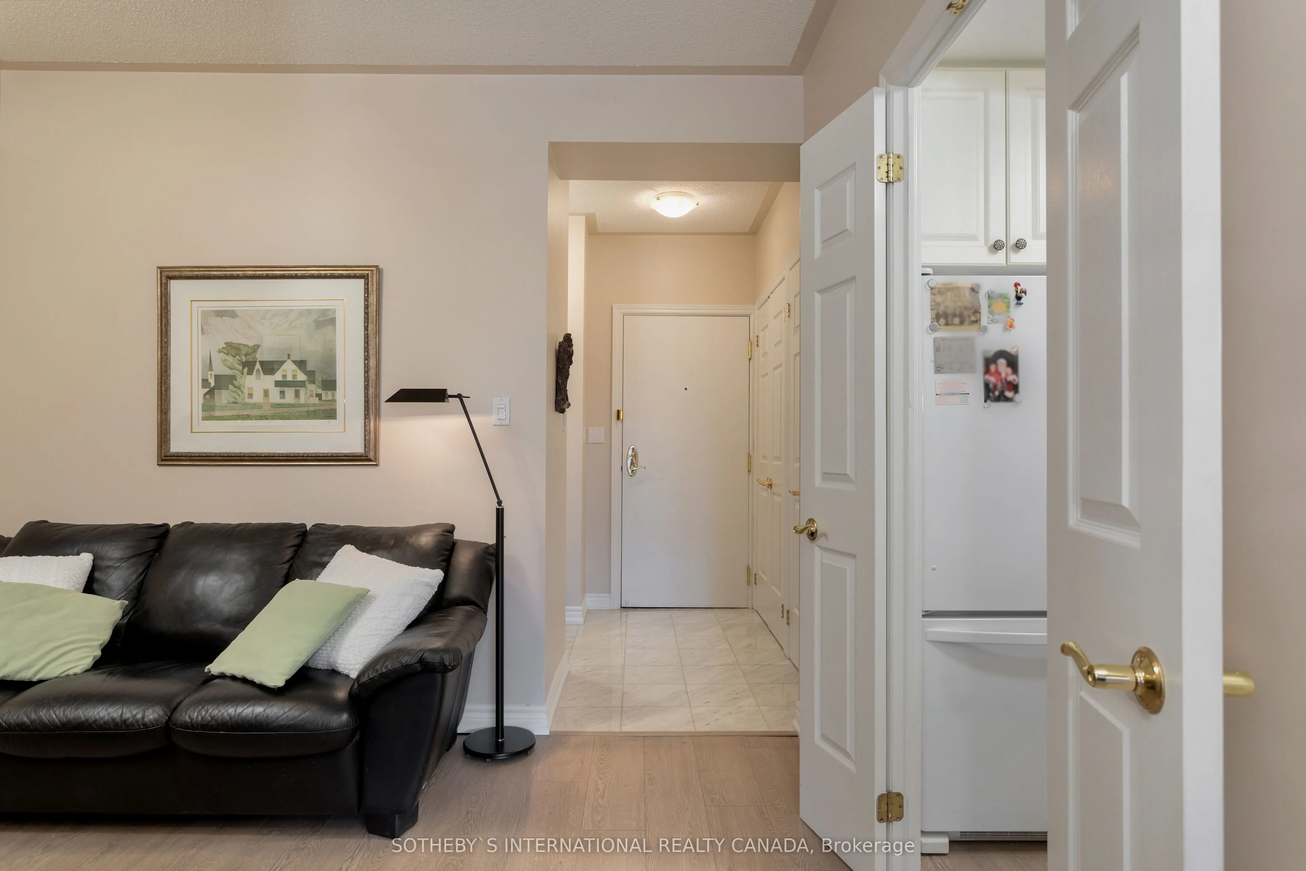 3085 Bloor Street W, #207