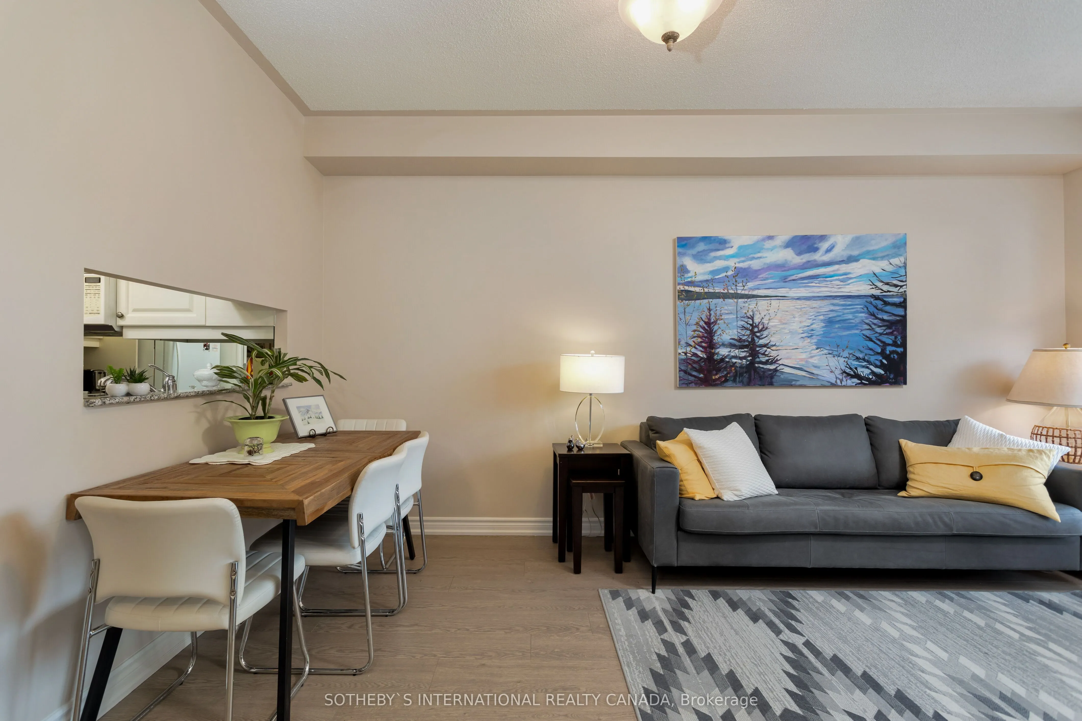 3085 Bloor Street W, #207