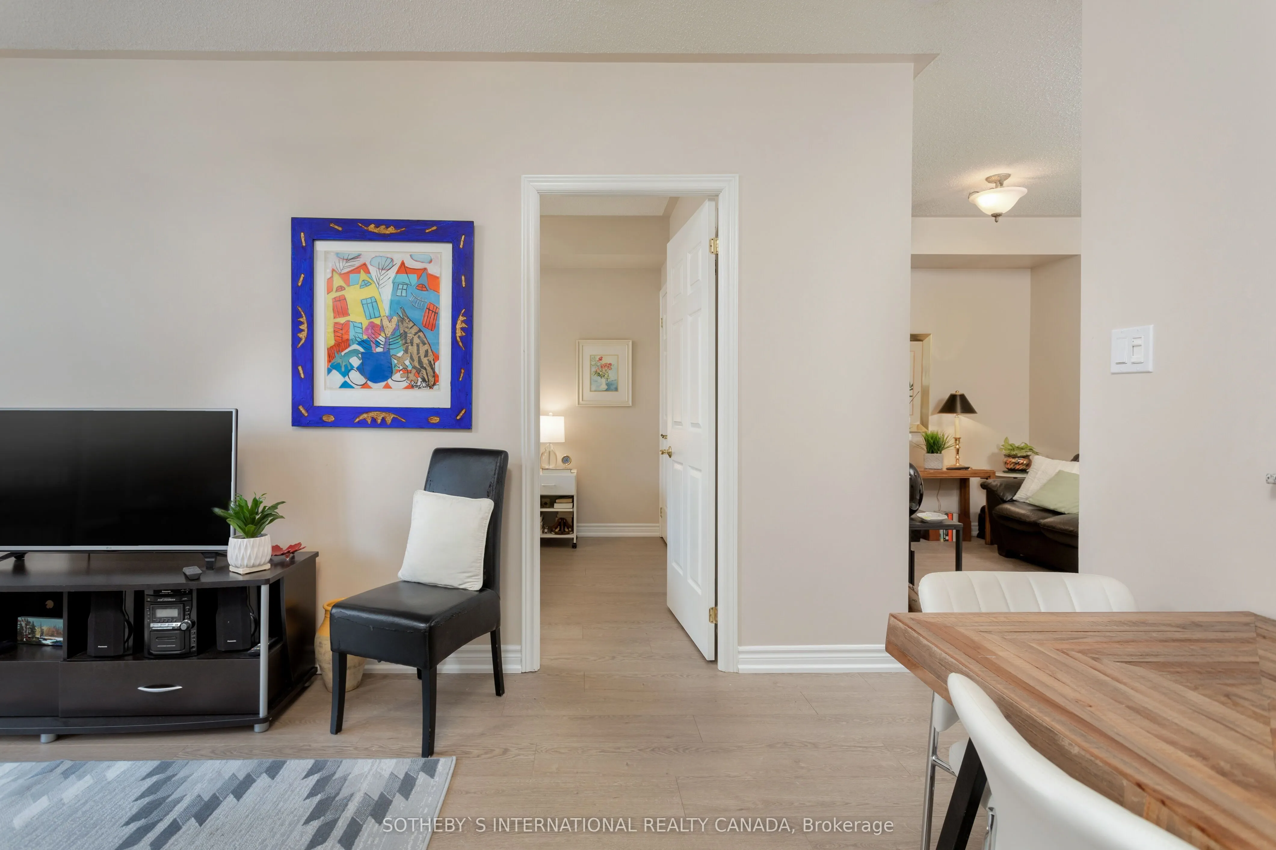 3085 Bloor Street W, #207