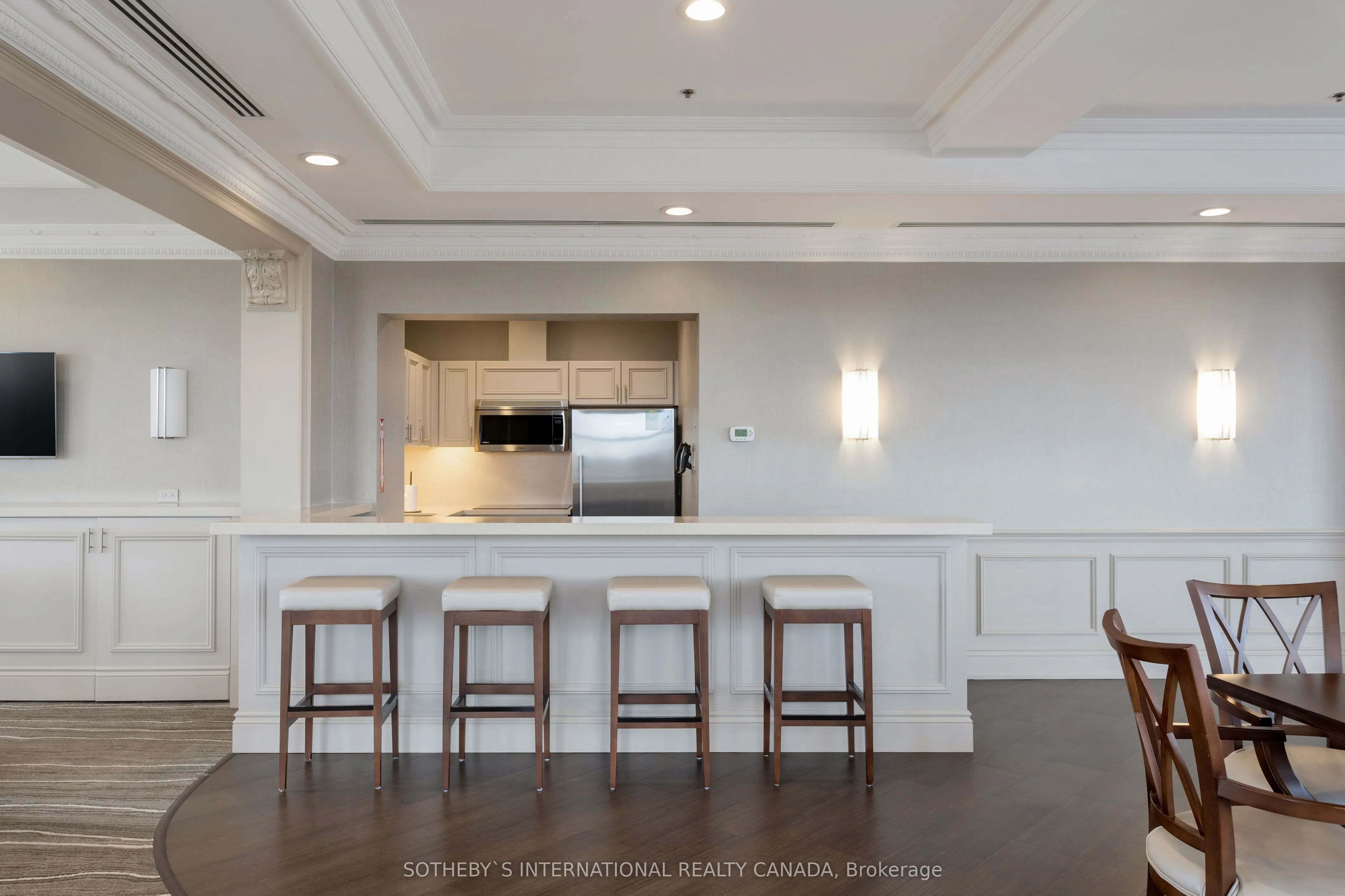 3085 Bloor Street W, #207