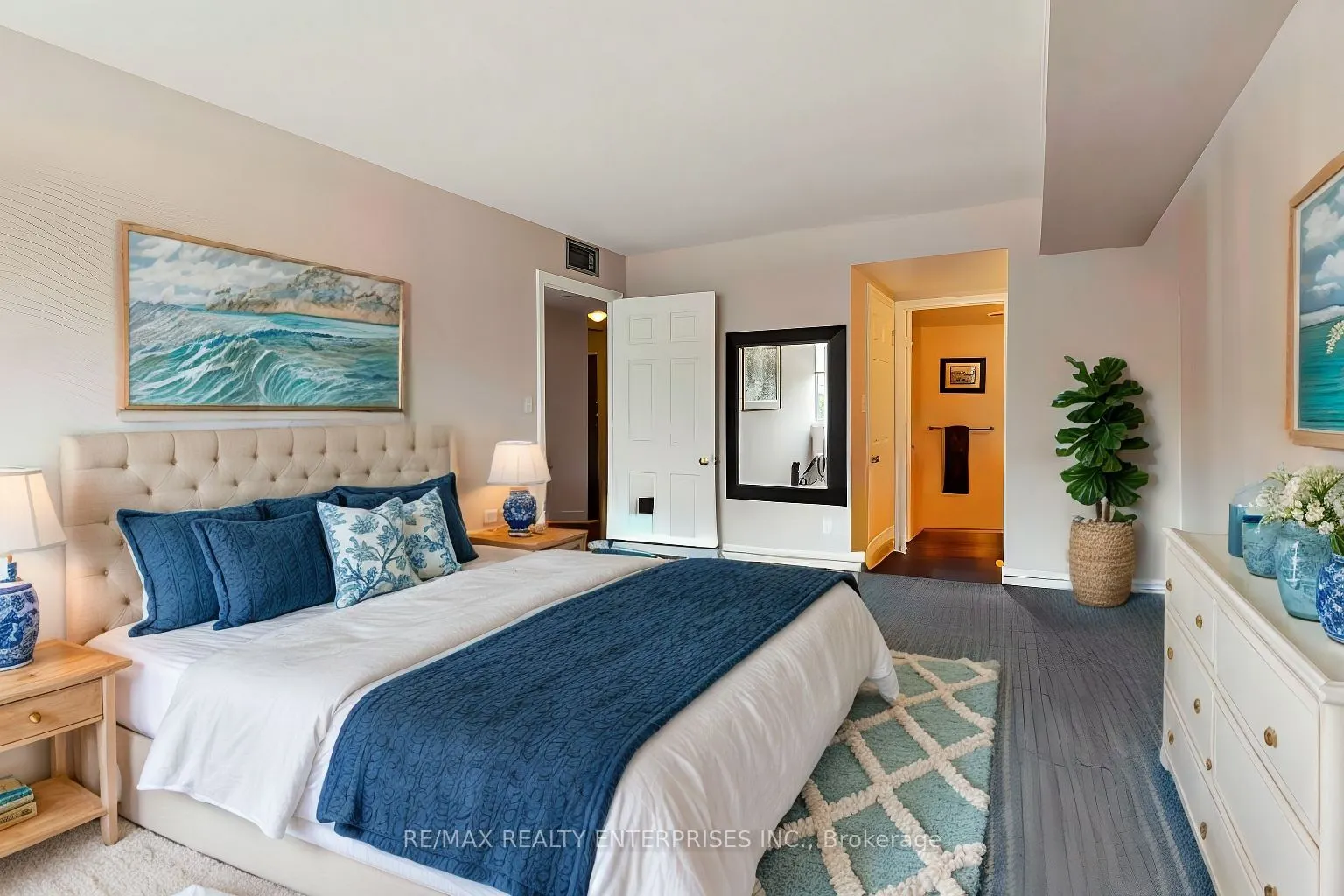 880 Dundas Street W, #202