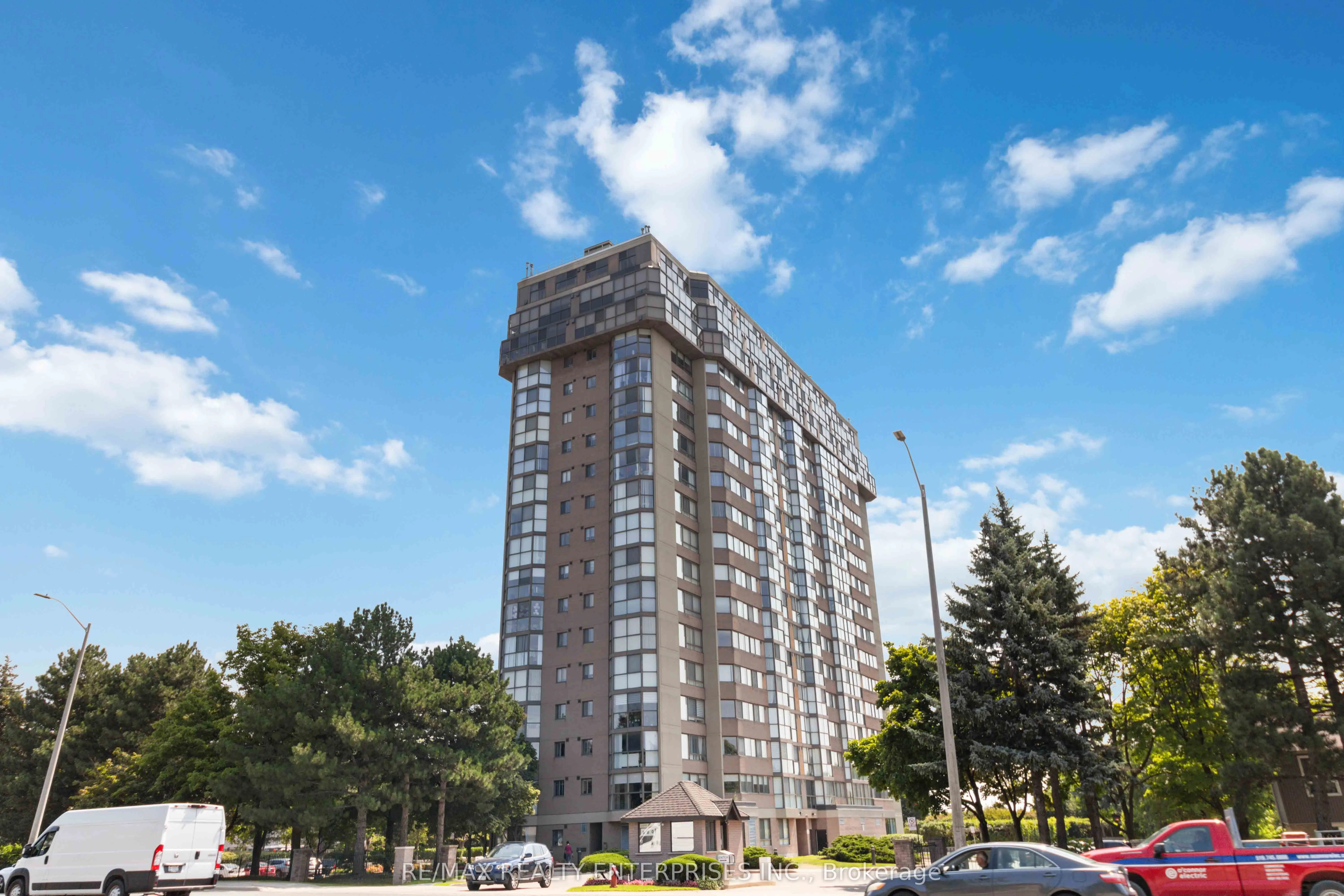 880 Dundas Street W, #202