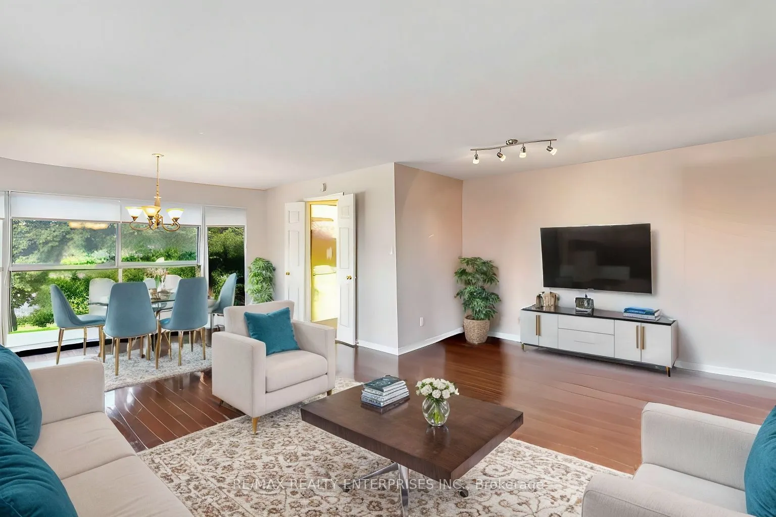 880 Dundas Street W, #202