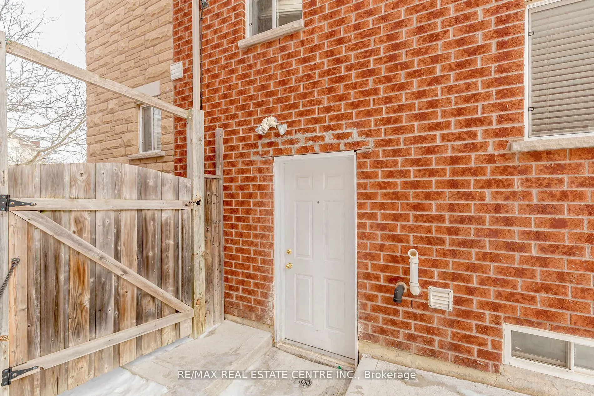 12 Tregate Crescent W