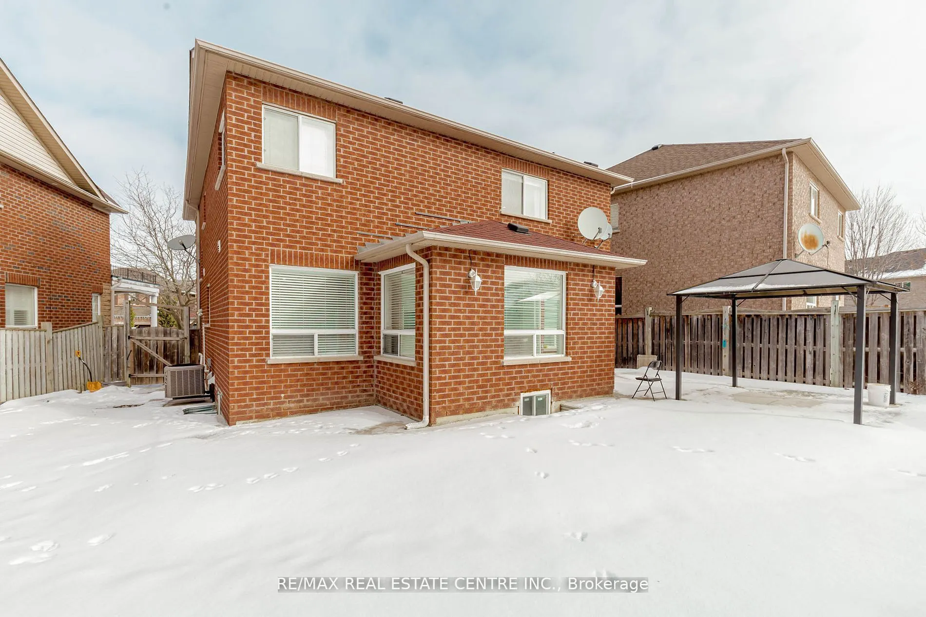 12 Tregate Crescent W