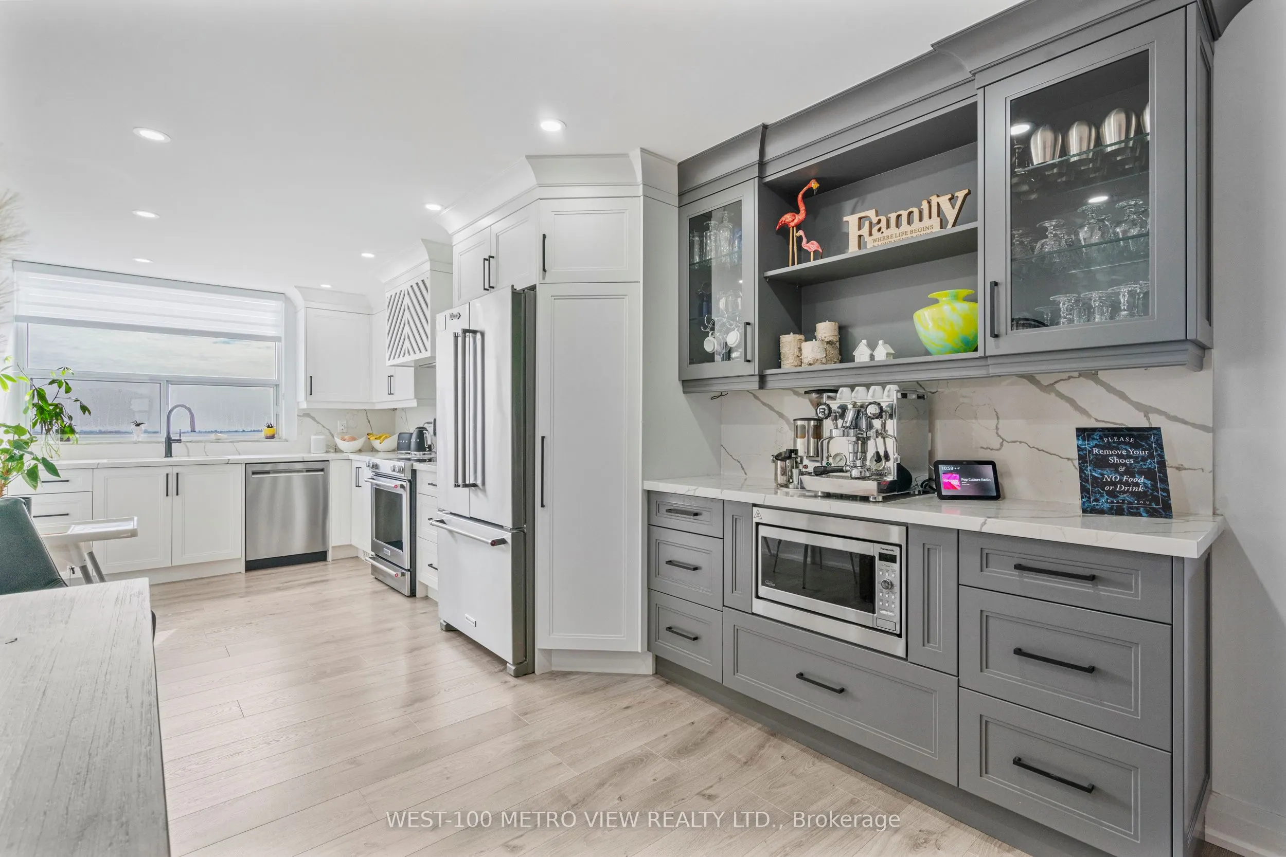 355 Rathburn Road E, #701