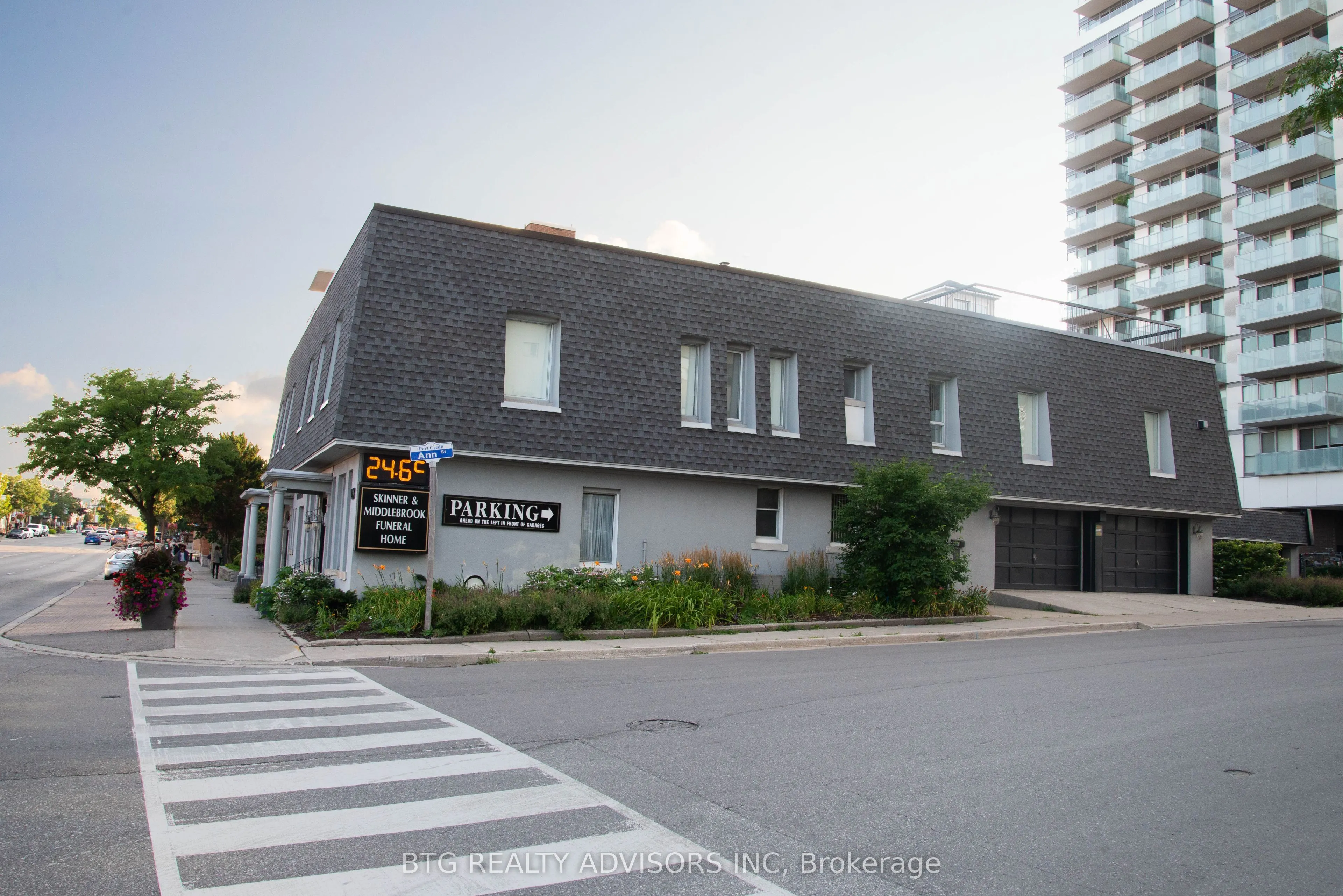 128 Lakeshore Road E