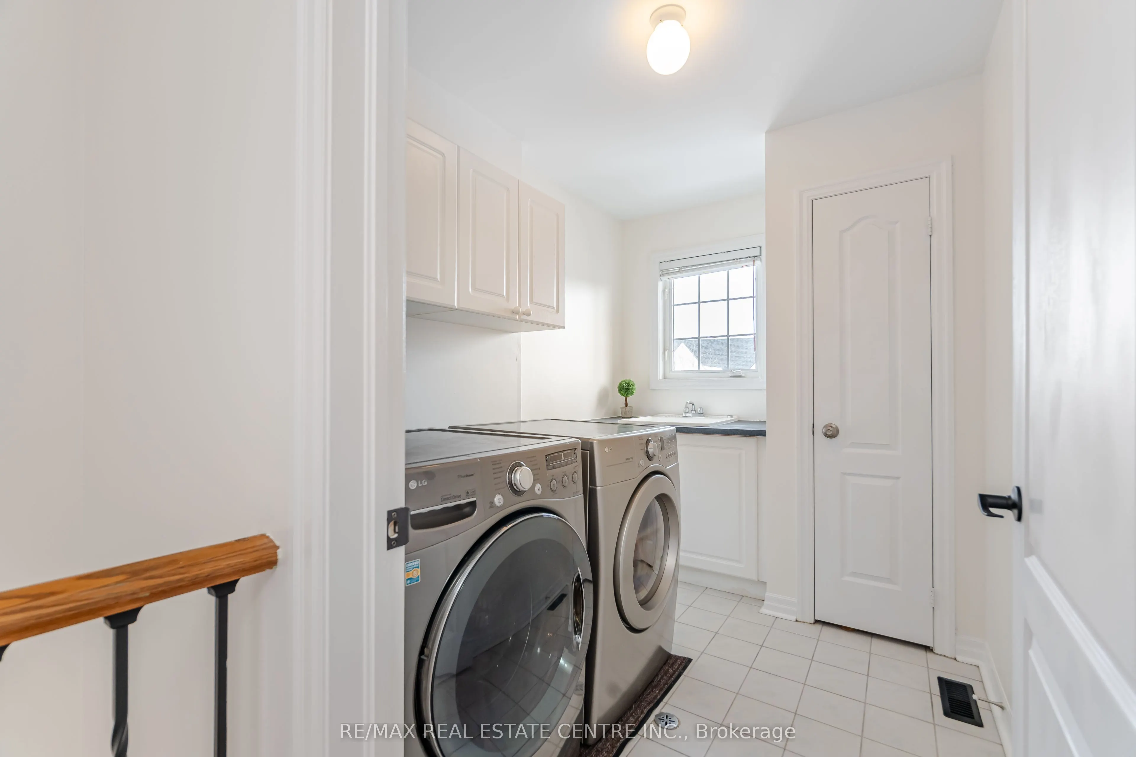 577 Caverhill Crescent