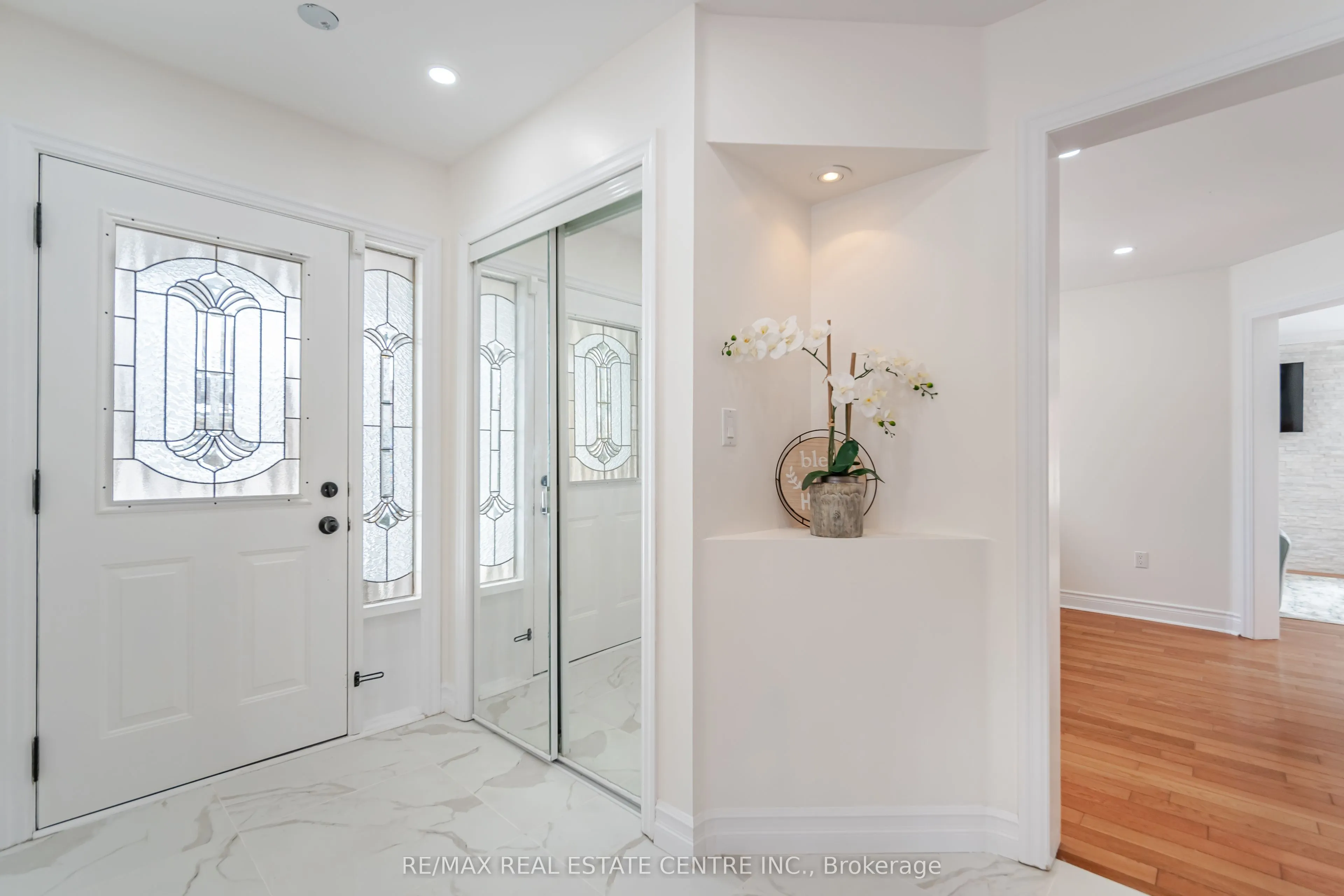 577 Caverhill Crescent