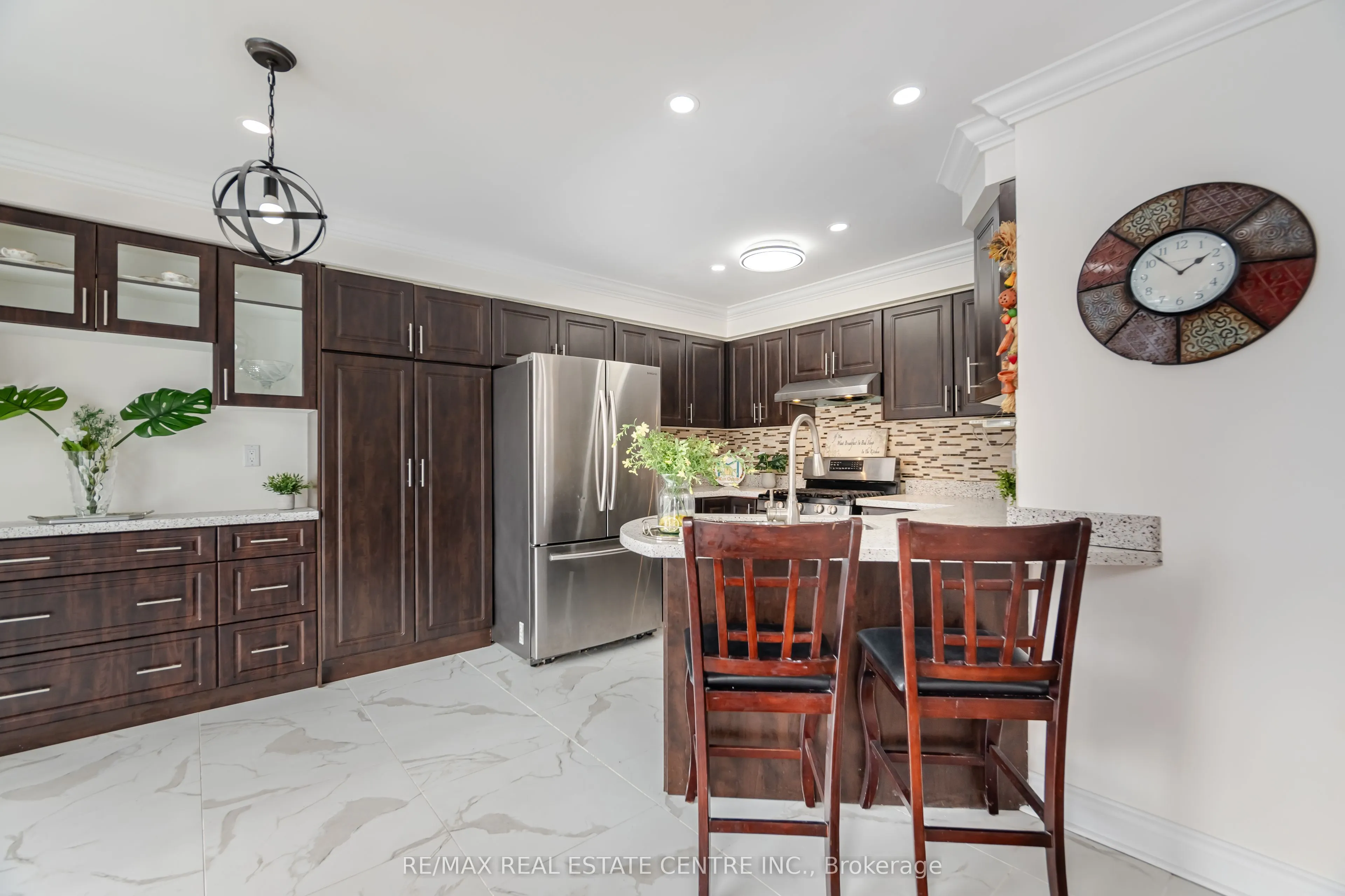 577 Caverhill Crescent