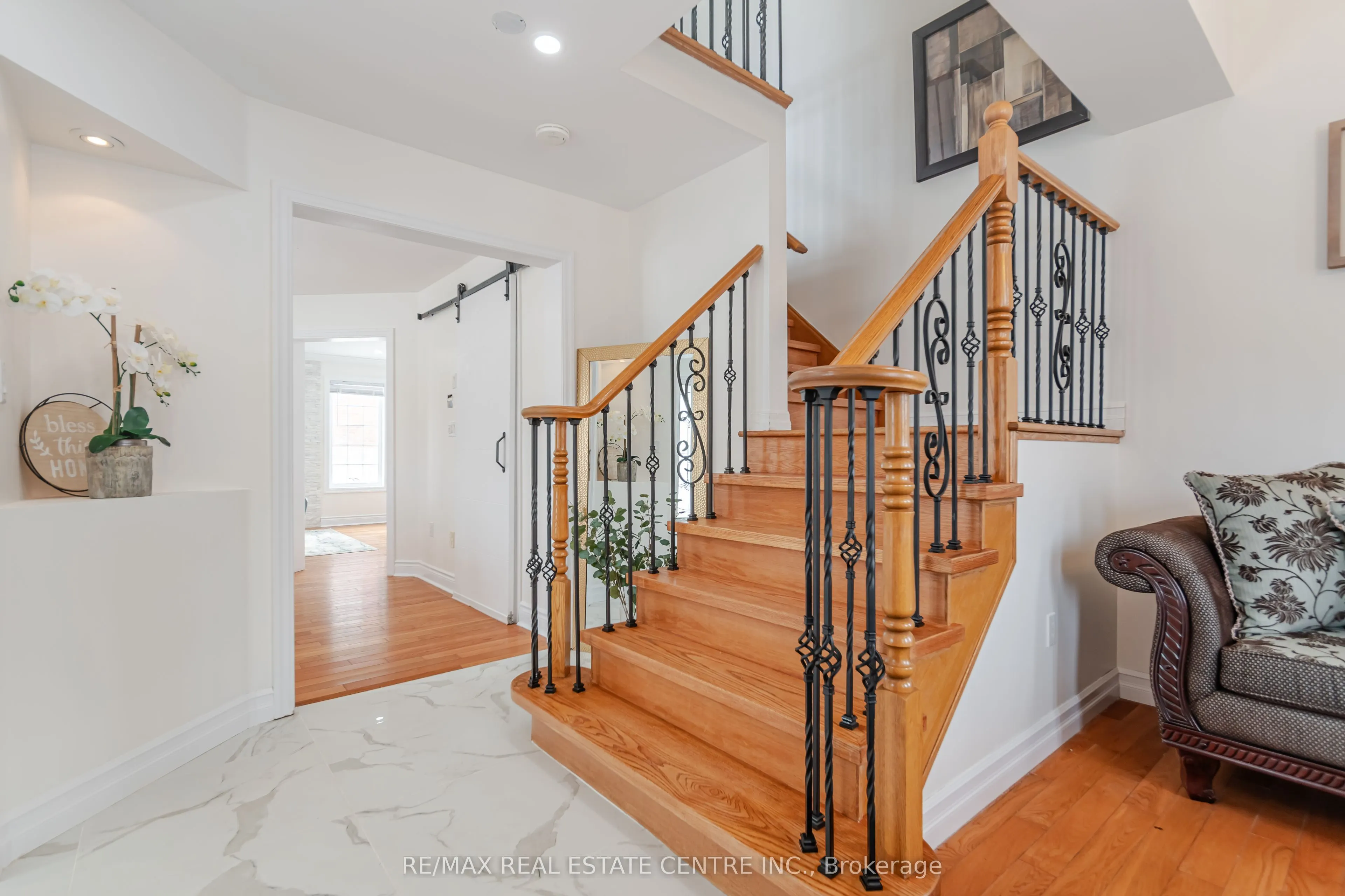 577 Caverhill Crescent