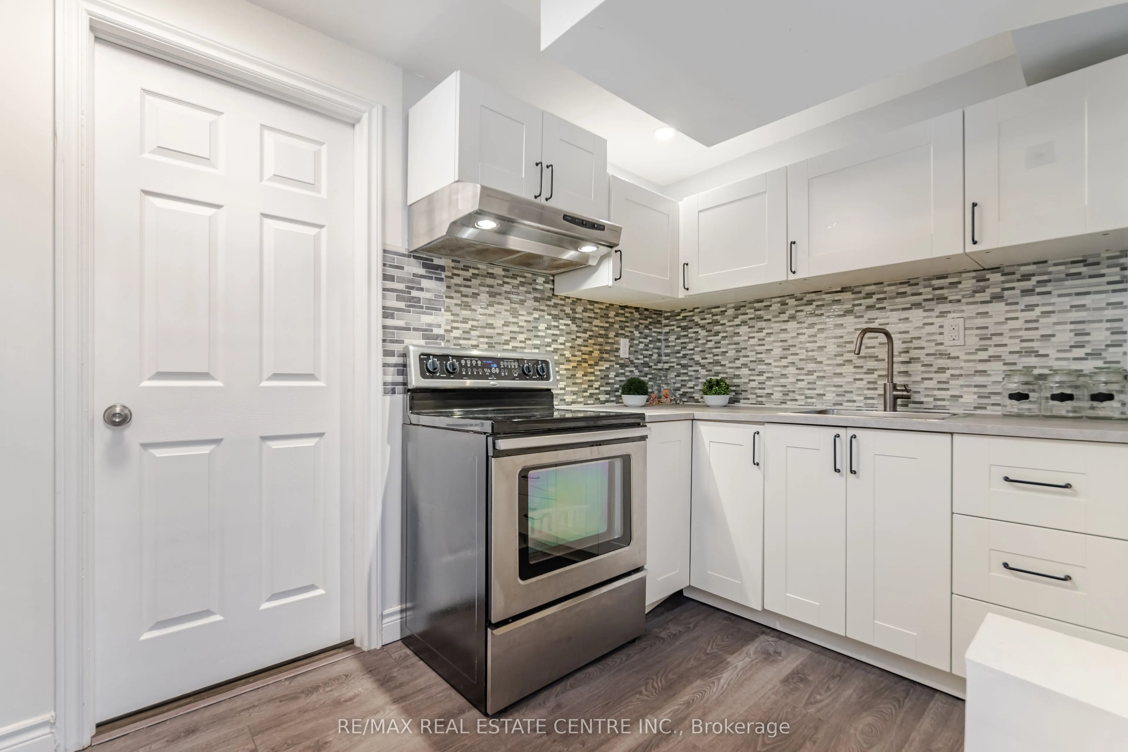 577 Caverhill Crescent