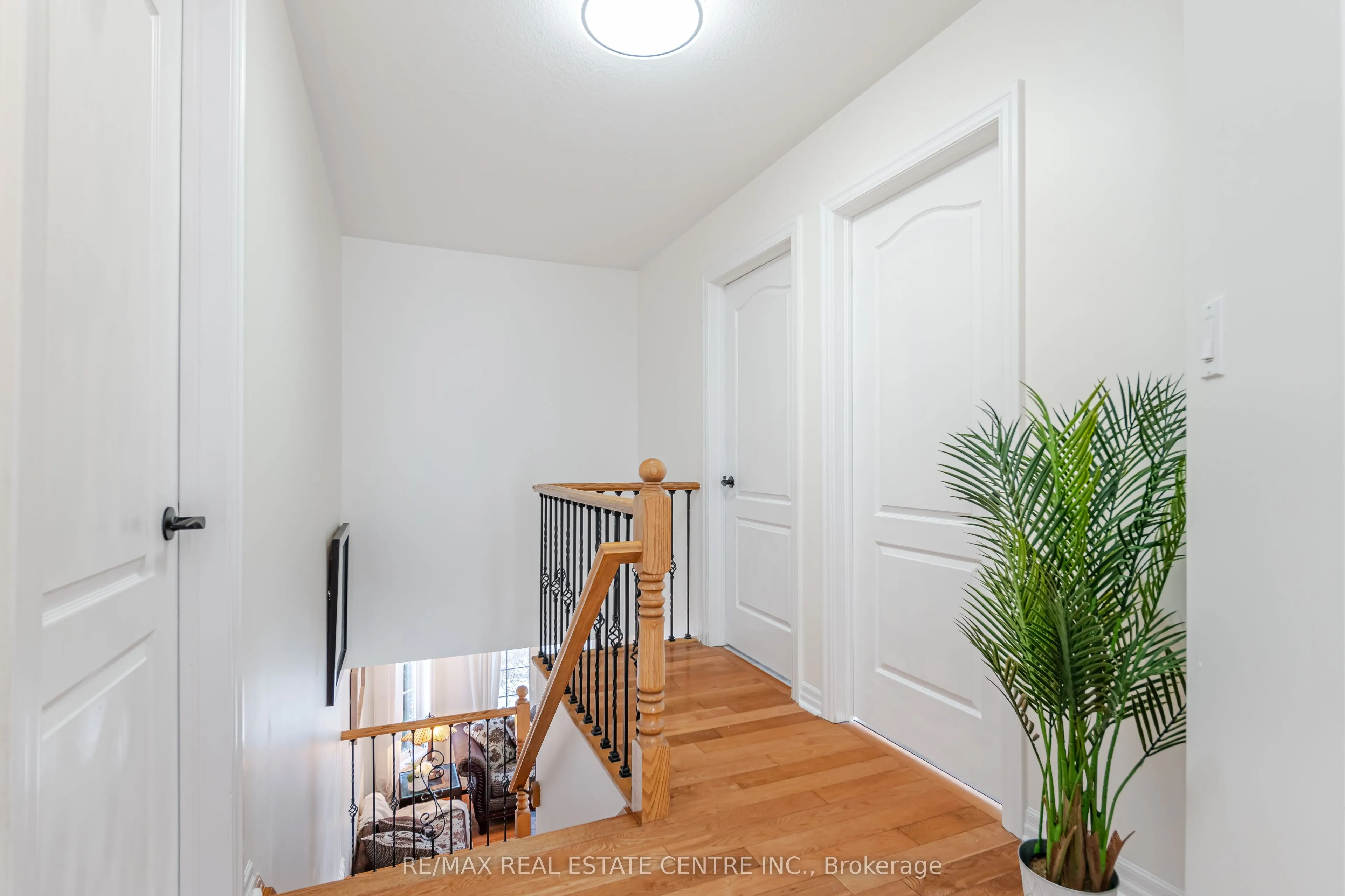 577 Caverhill Crescent