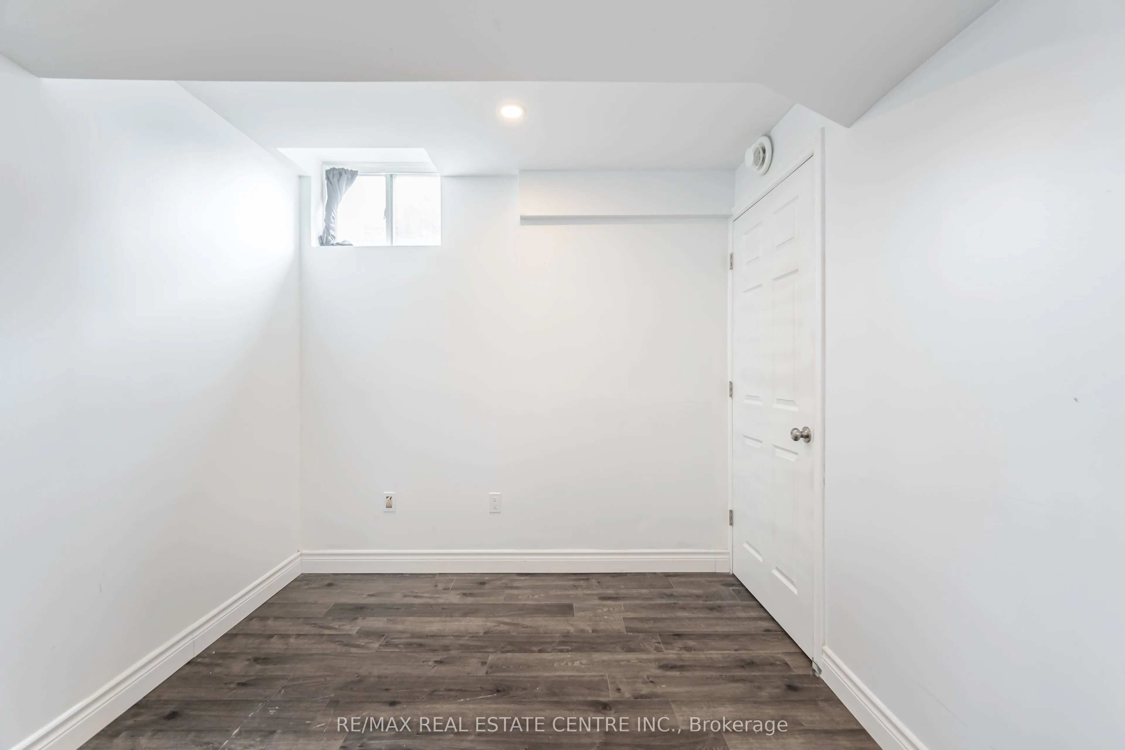 577 Caverhill Crescent