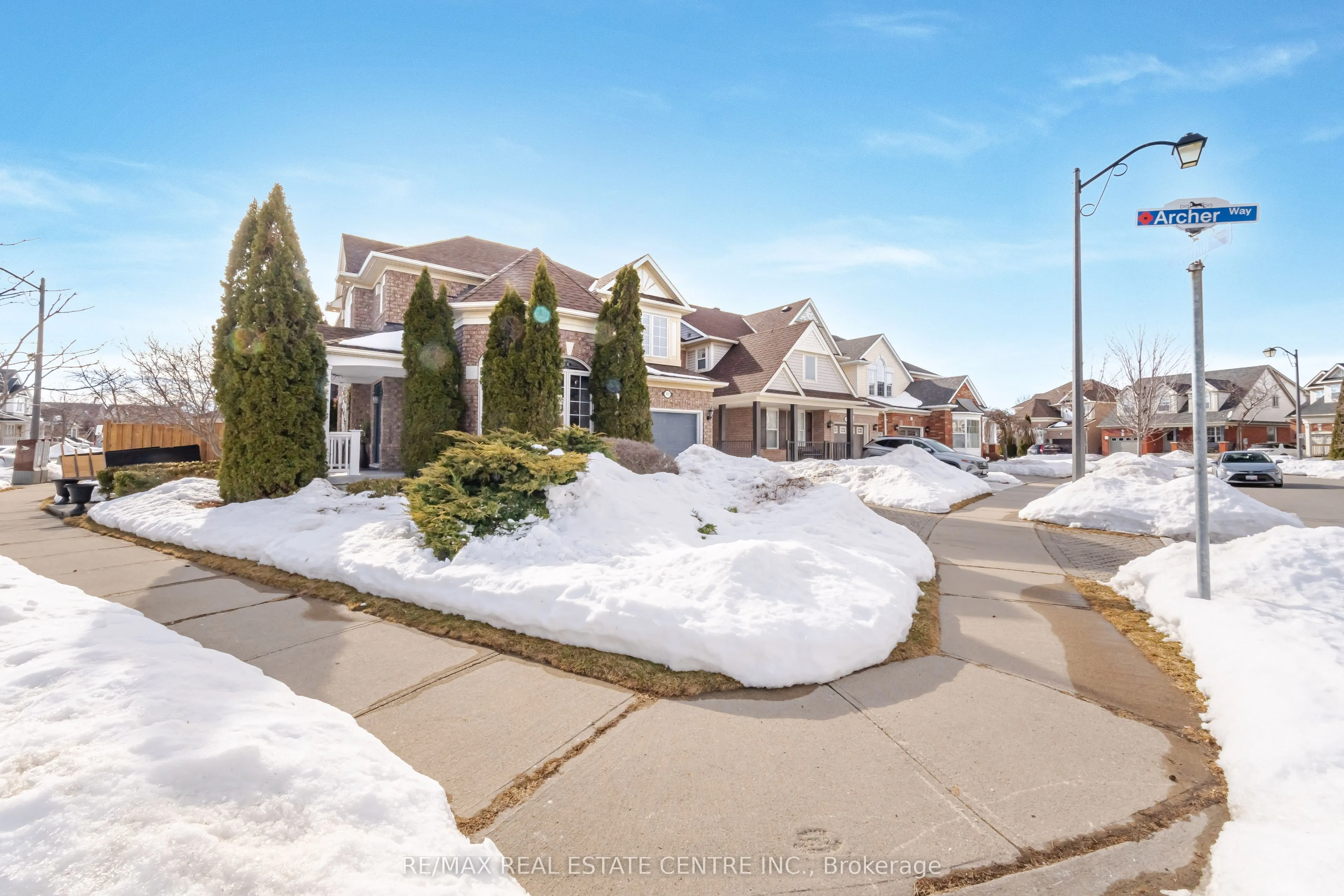 577 Caverhill Crescent