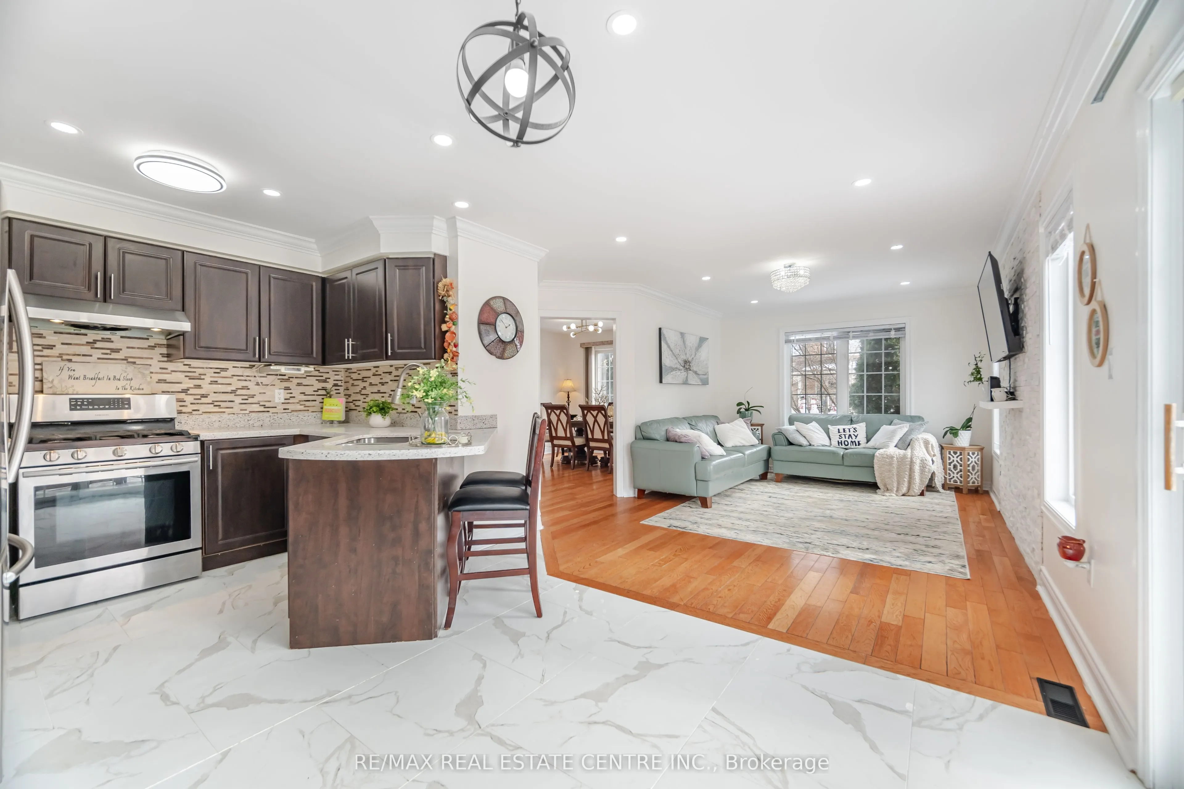 577 Caverhill Crescent
