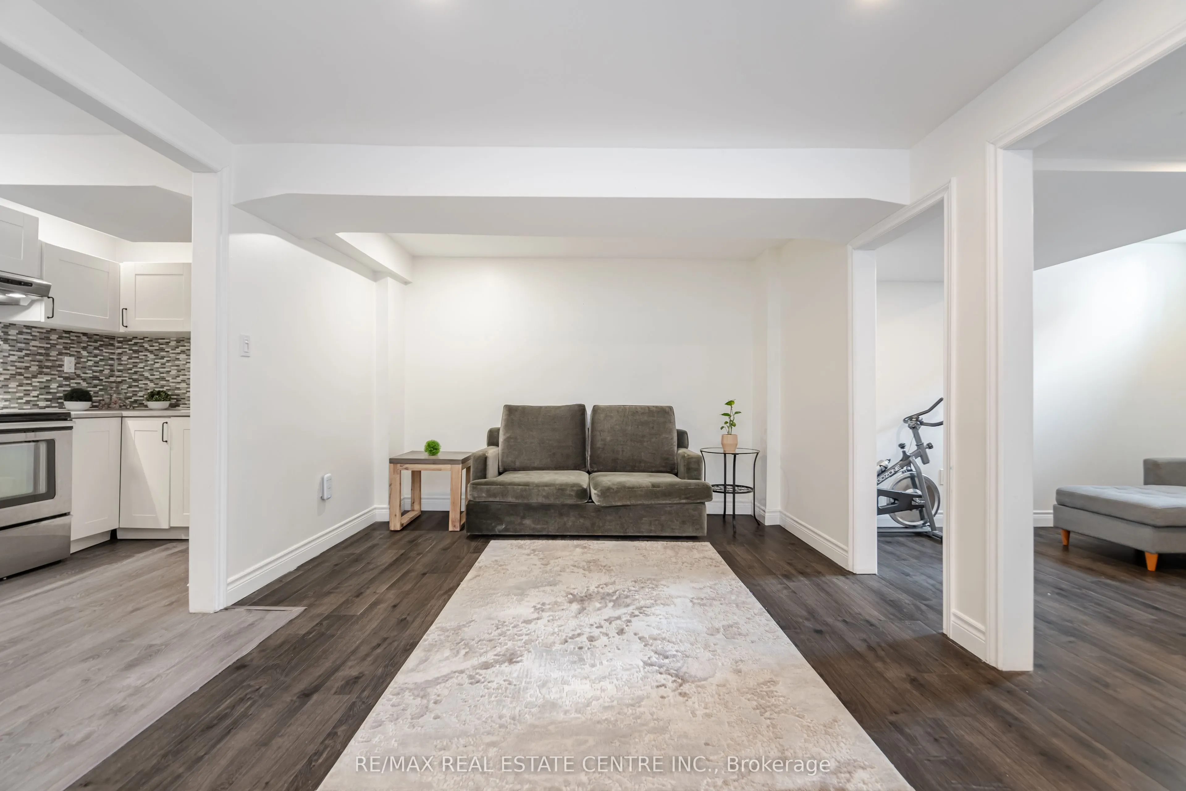 577 Caverhill Crescent