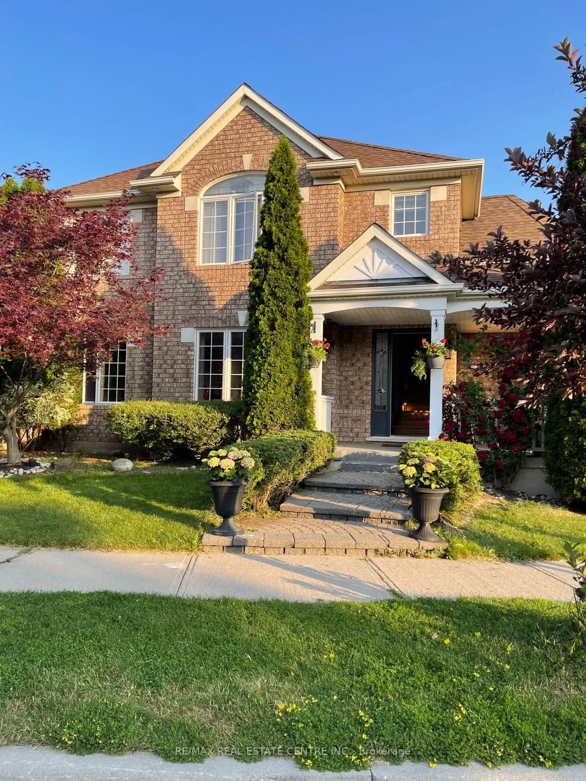 577 Caverhill Crescent