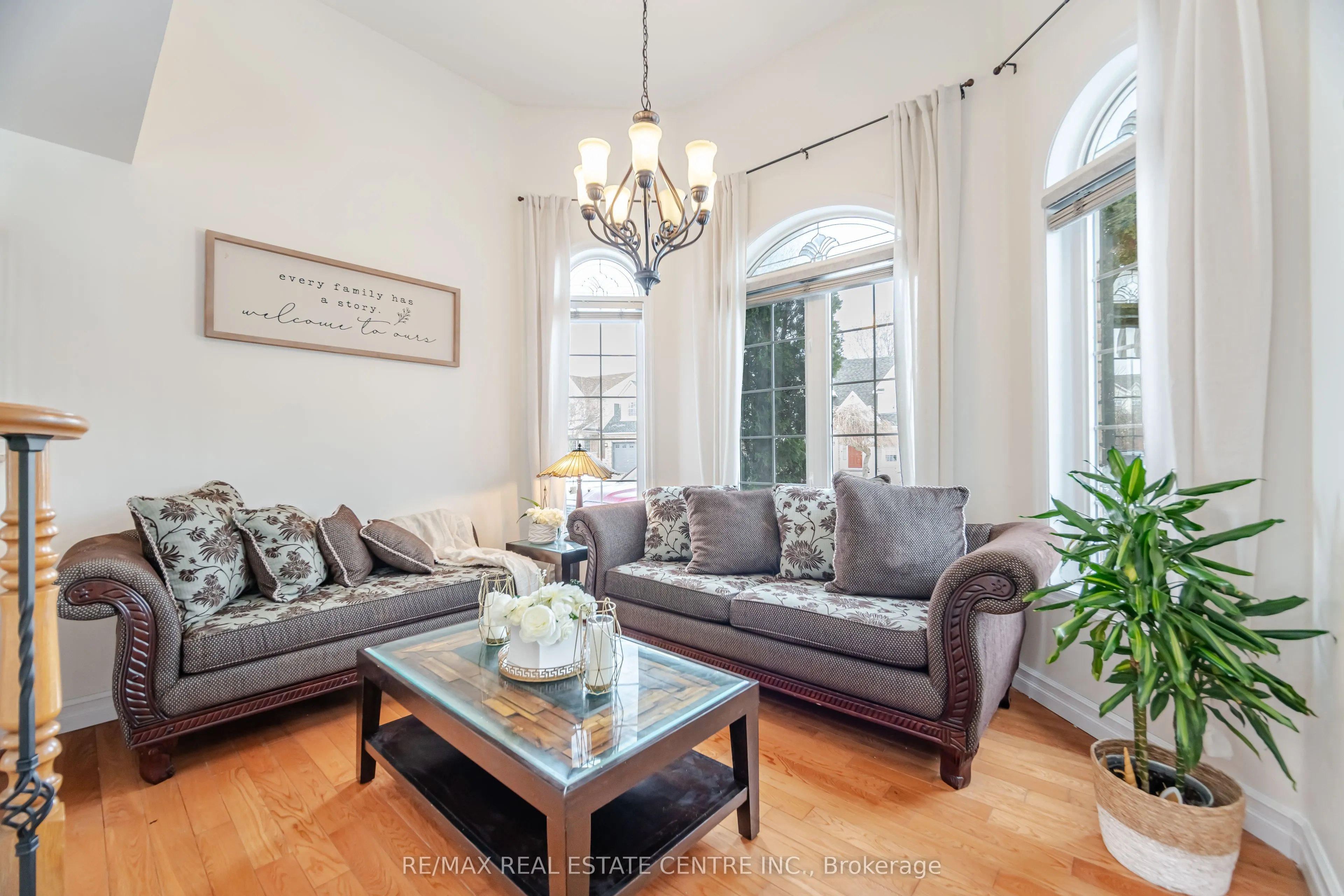 577 Caverhill Crescent