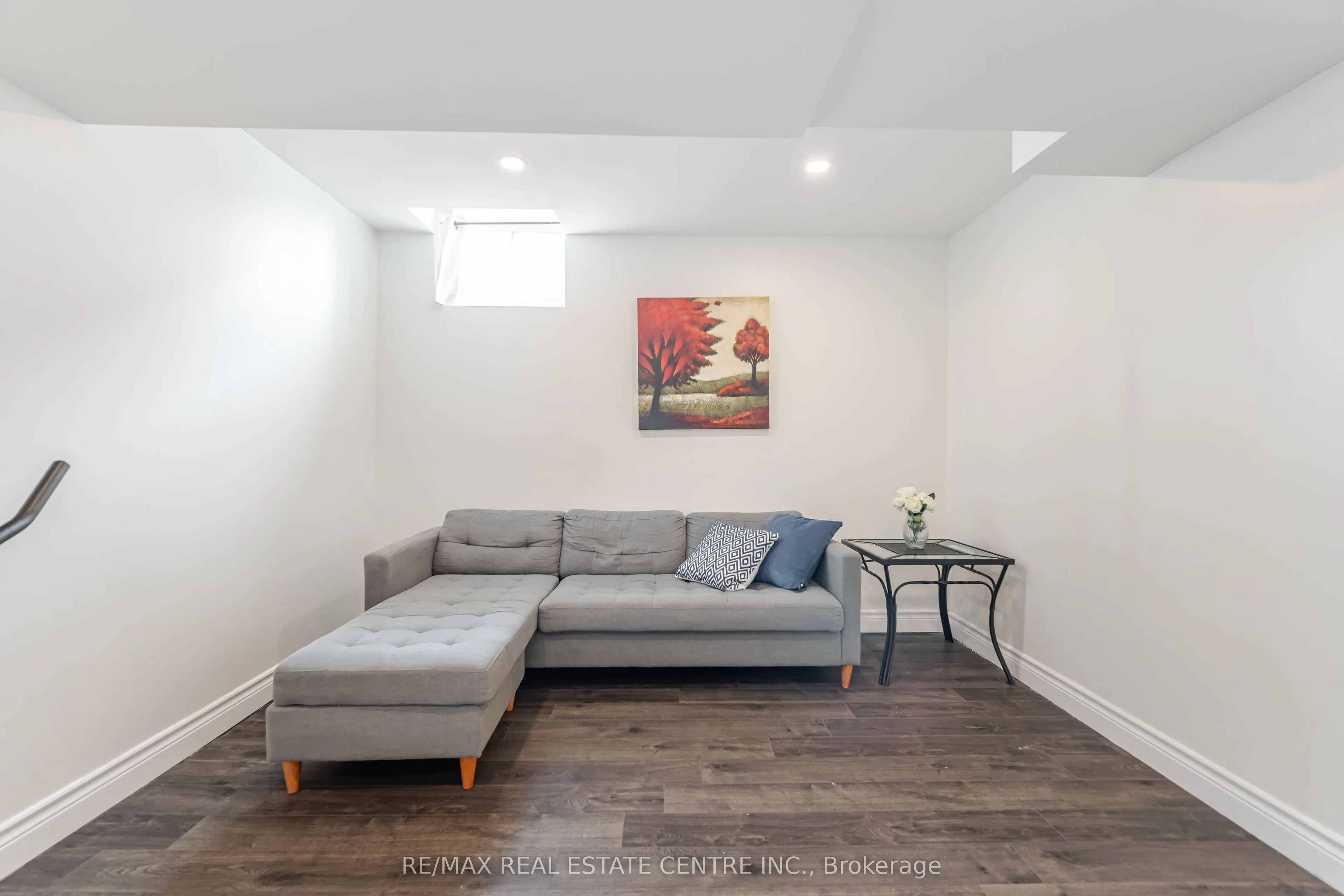 577 Caverhill Crescent