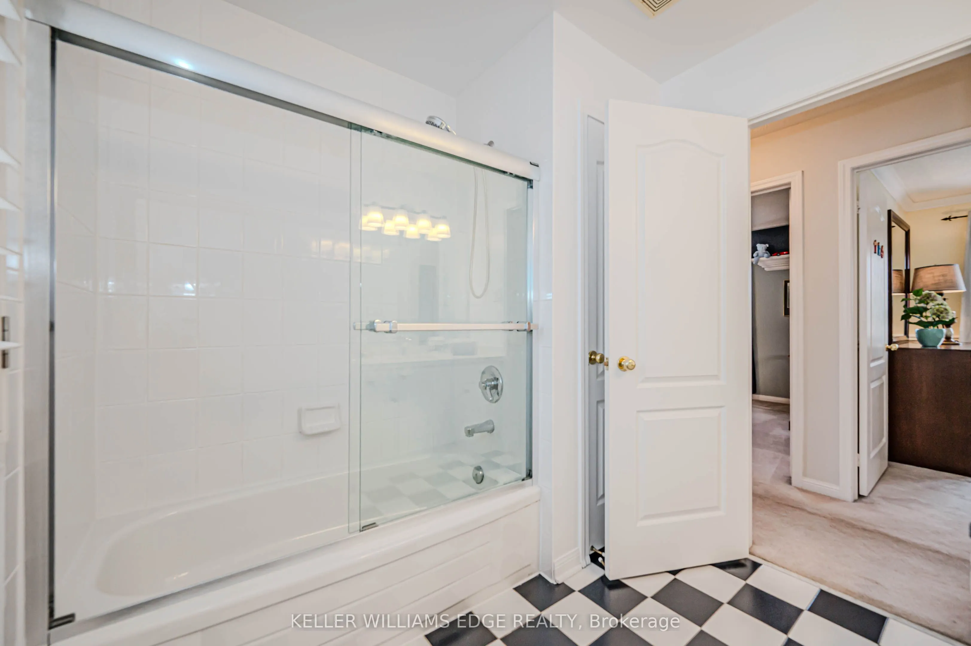 5087 Forest Grove Crescent