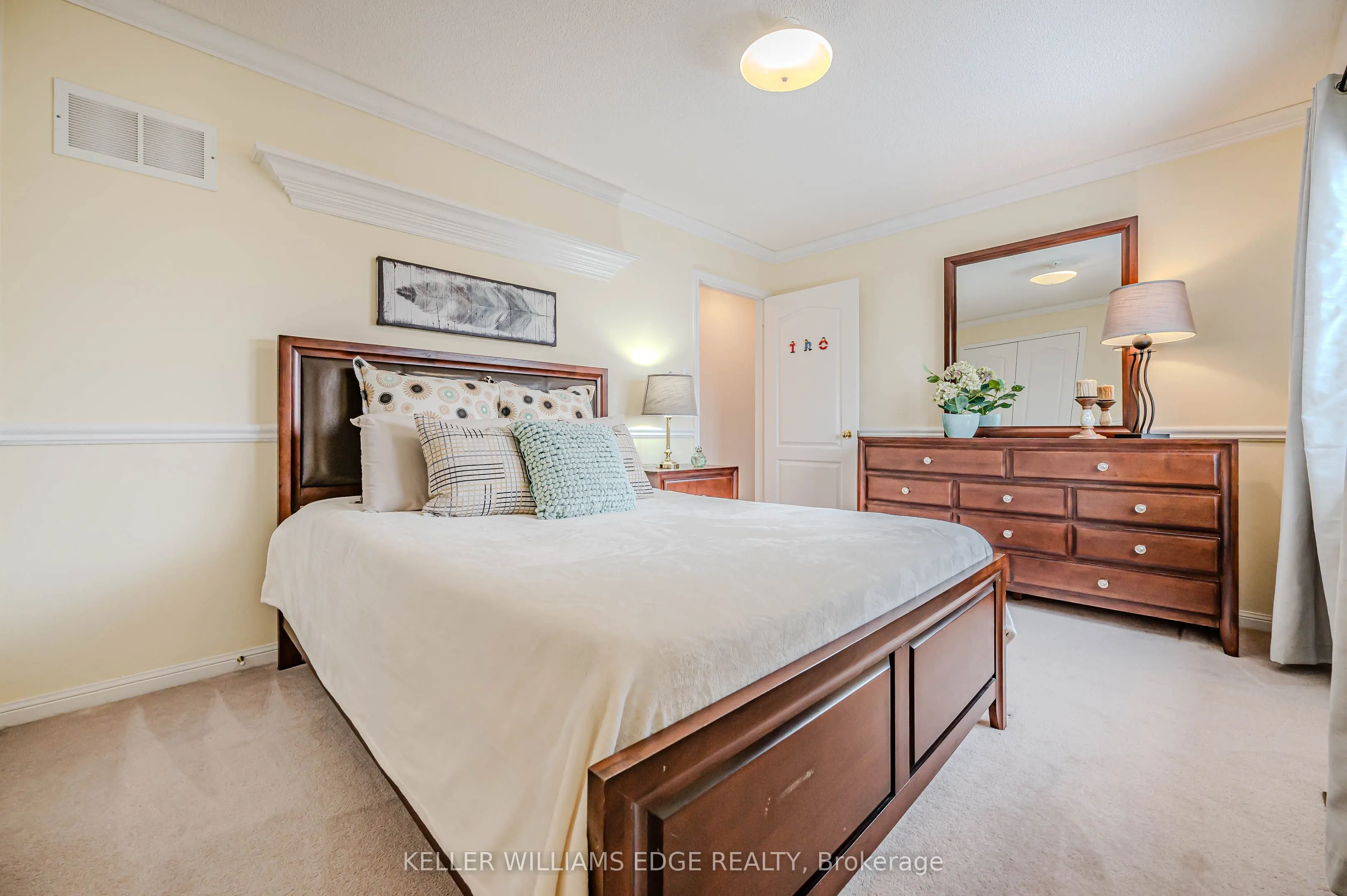5087 Forest Grove Crescent