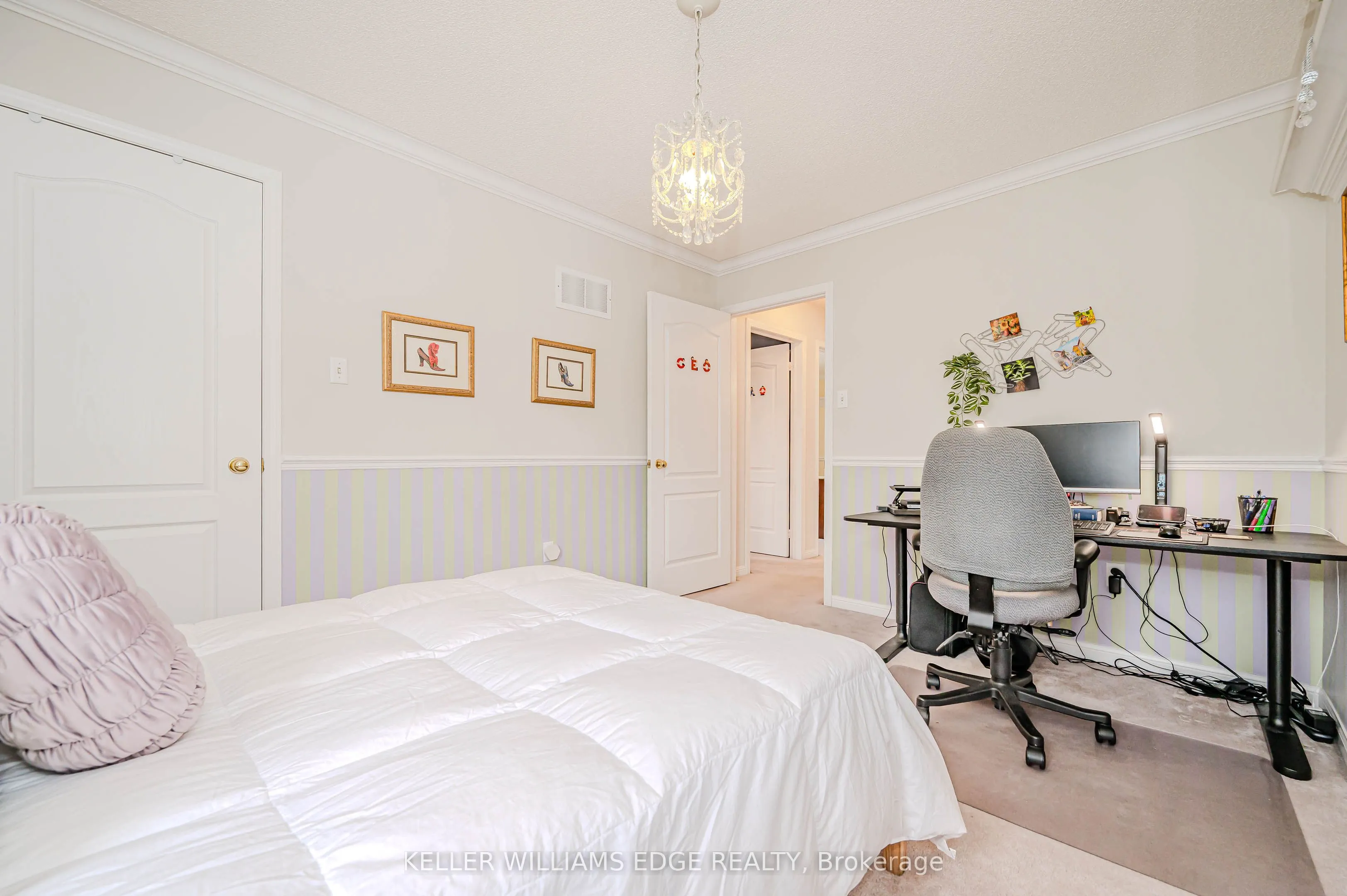 5087 Forest Grove Crescent