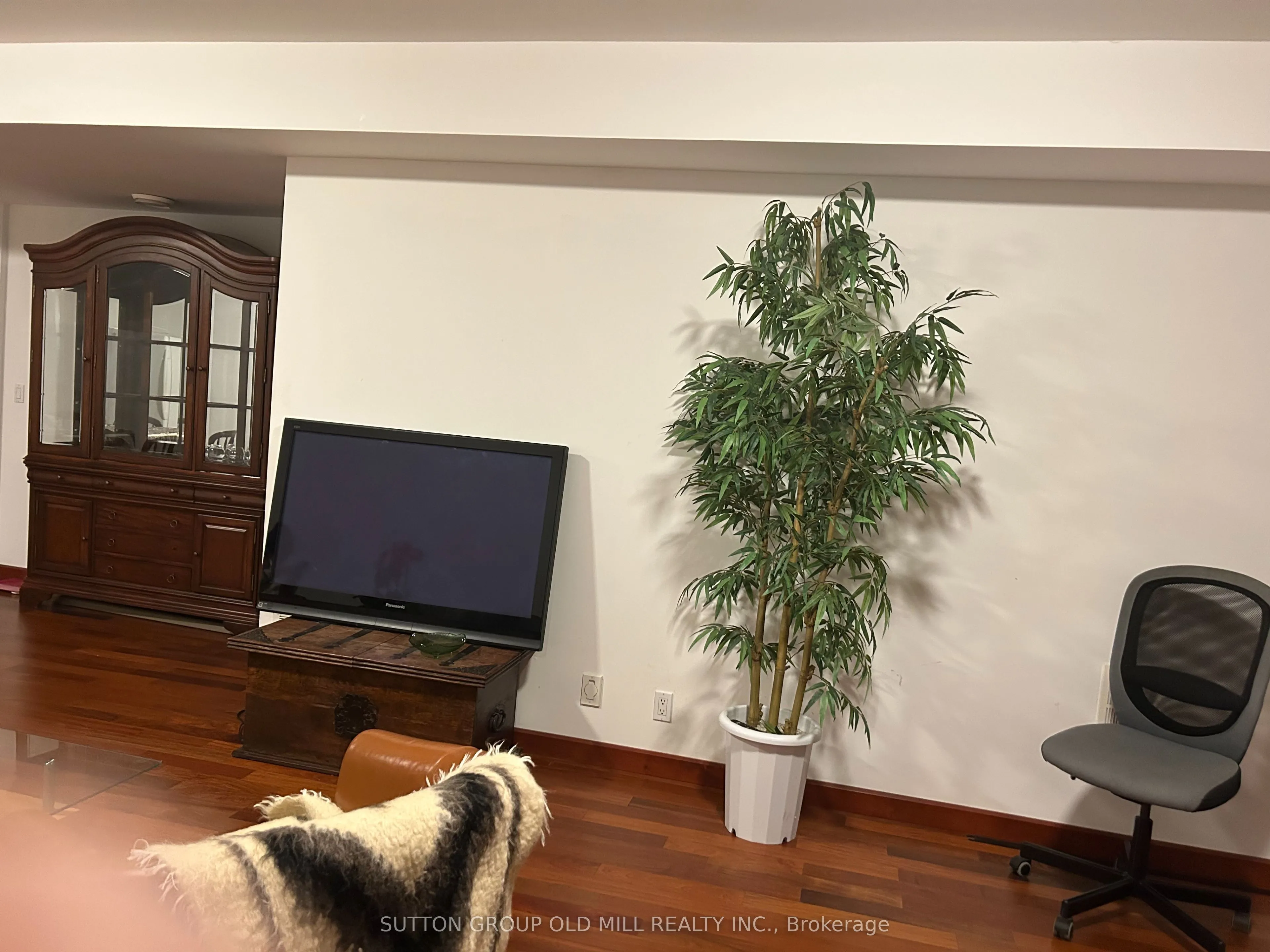 21 Hilldowntree Road