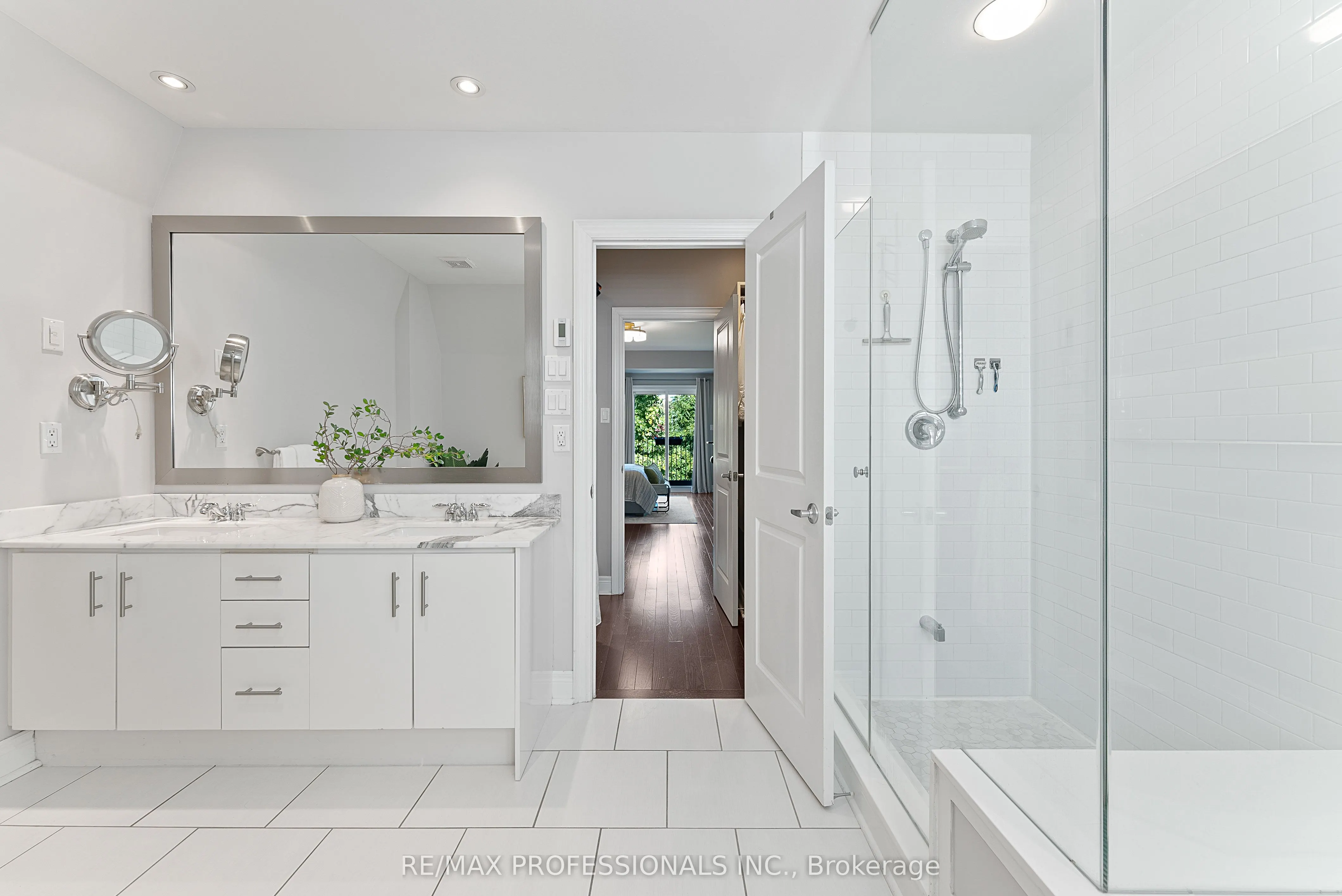 76 Lobo Mews