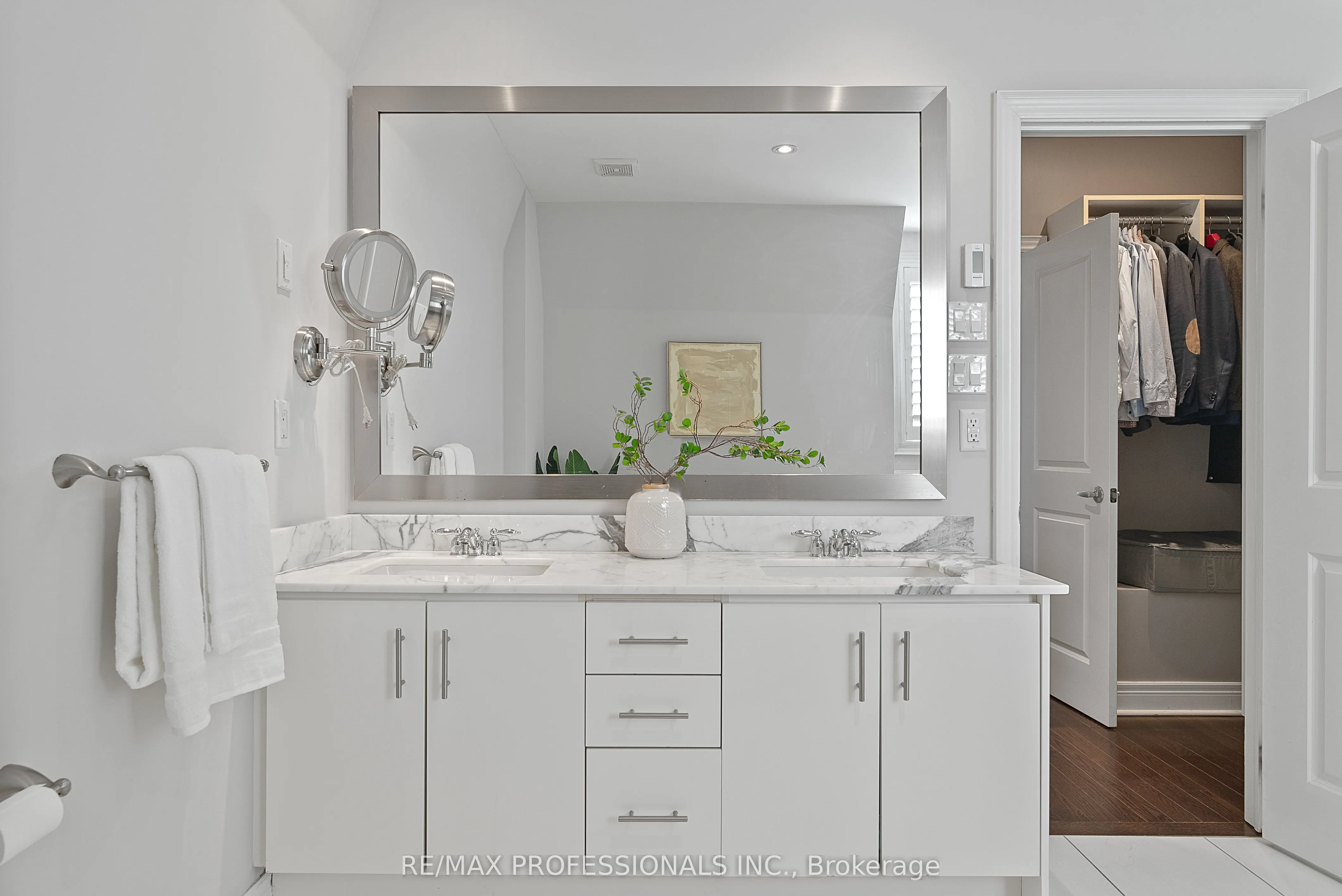 76 Lobo Mews