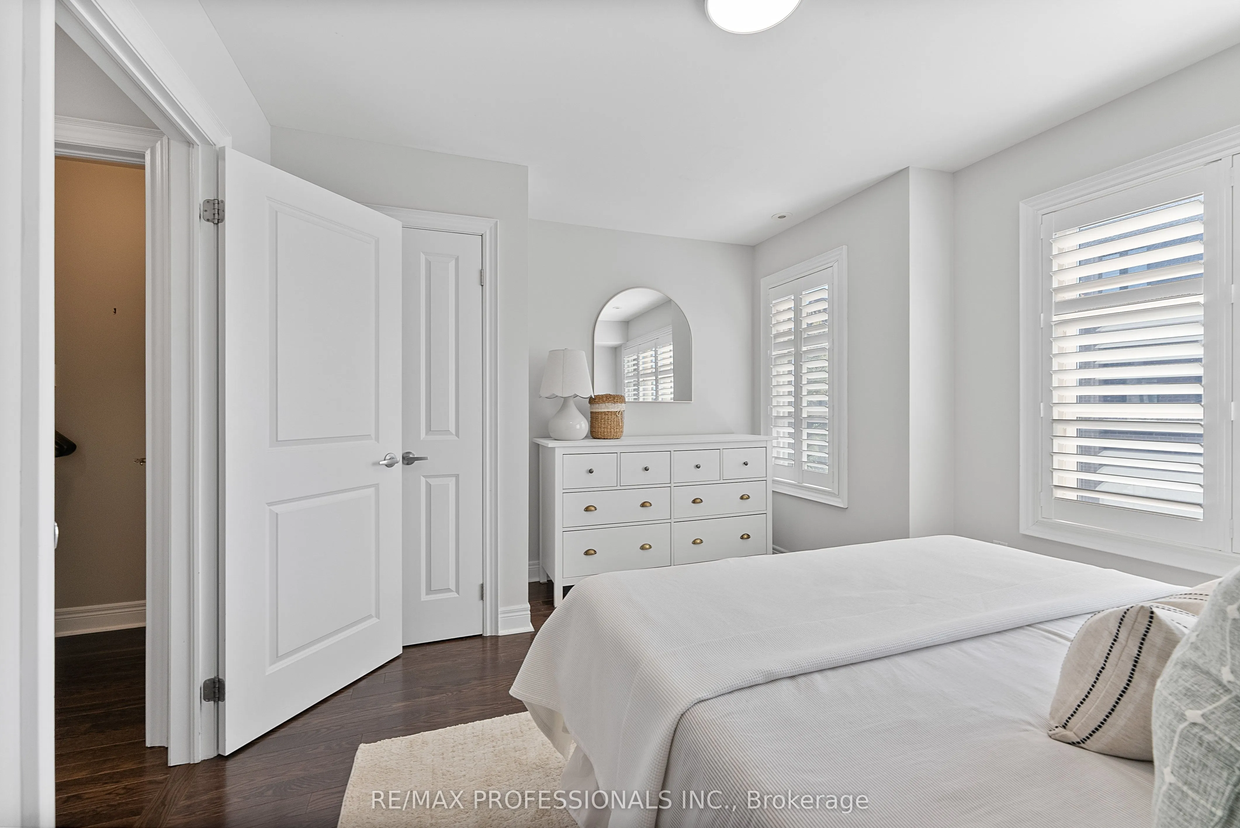 76 Lobo Mews