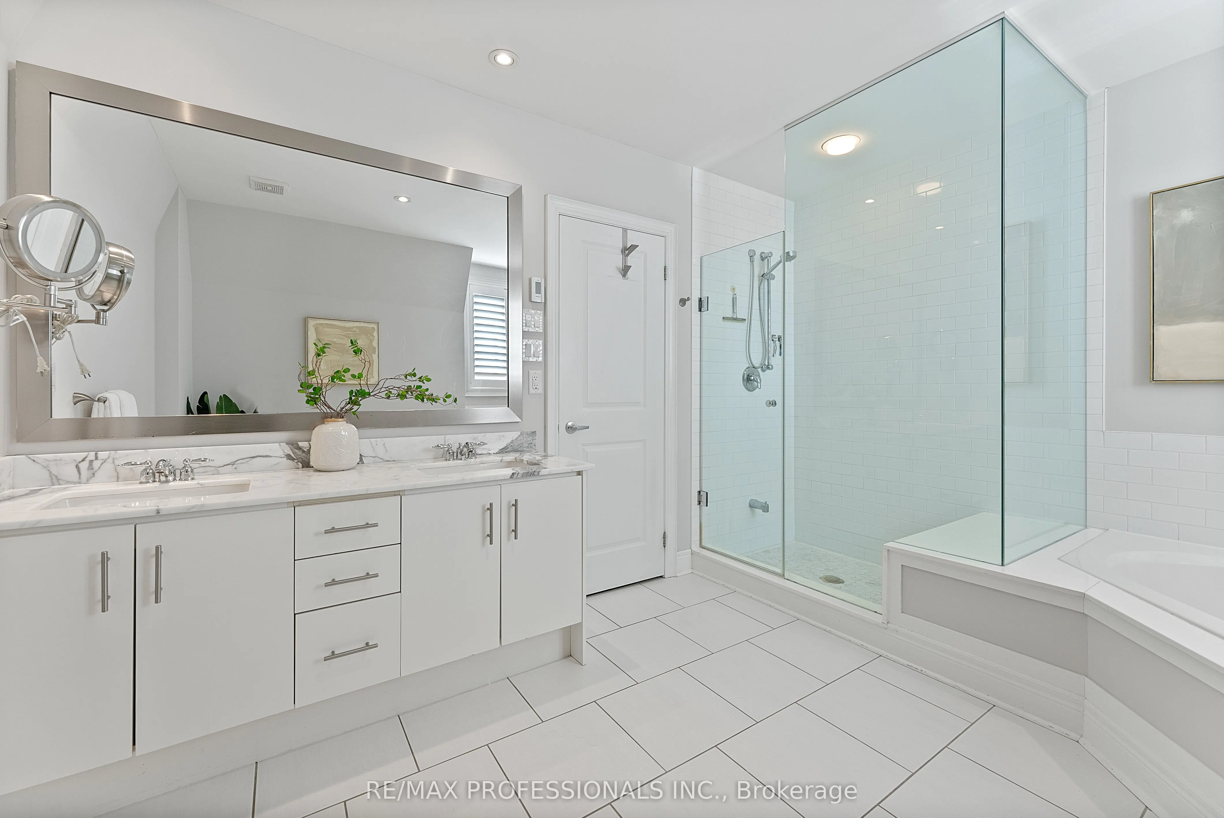 76 Lobo Mews
