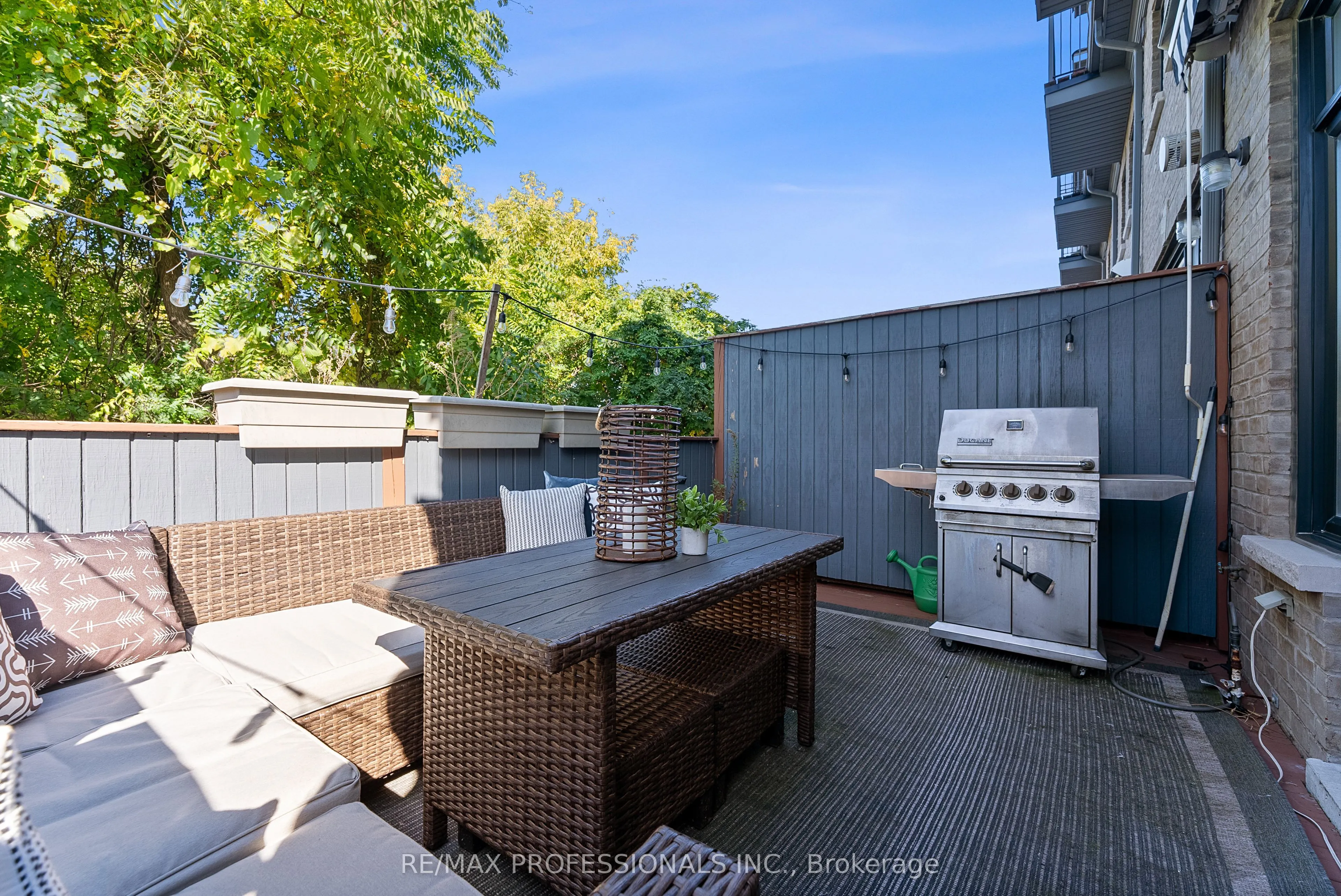 76 Lobo Mews