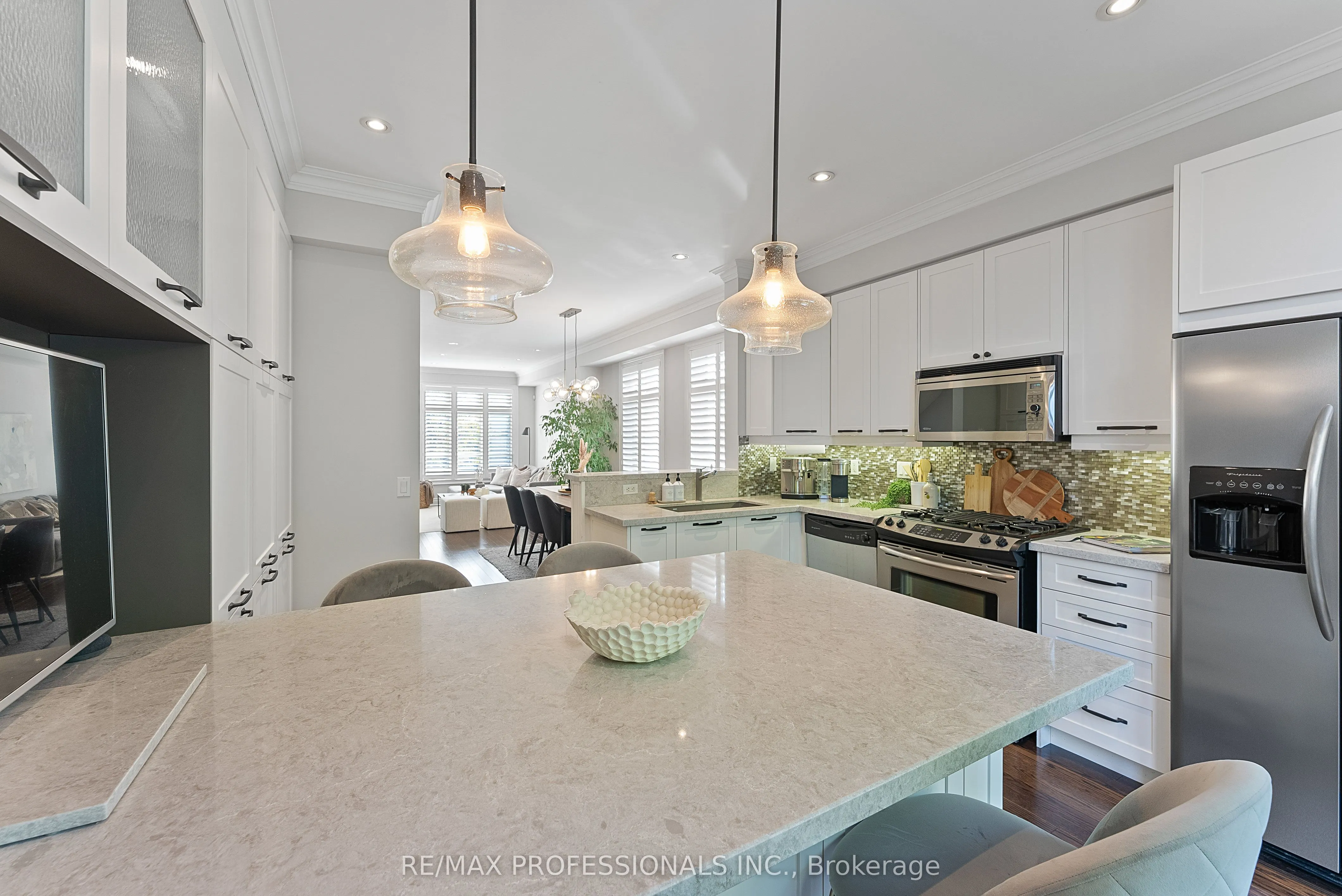 76 Lobo Mews