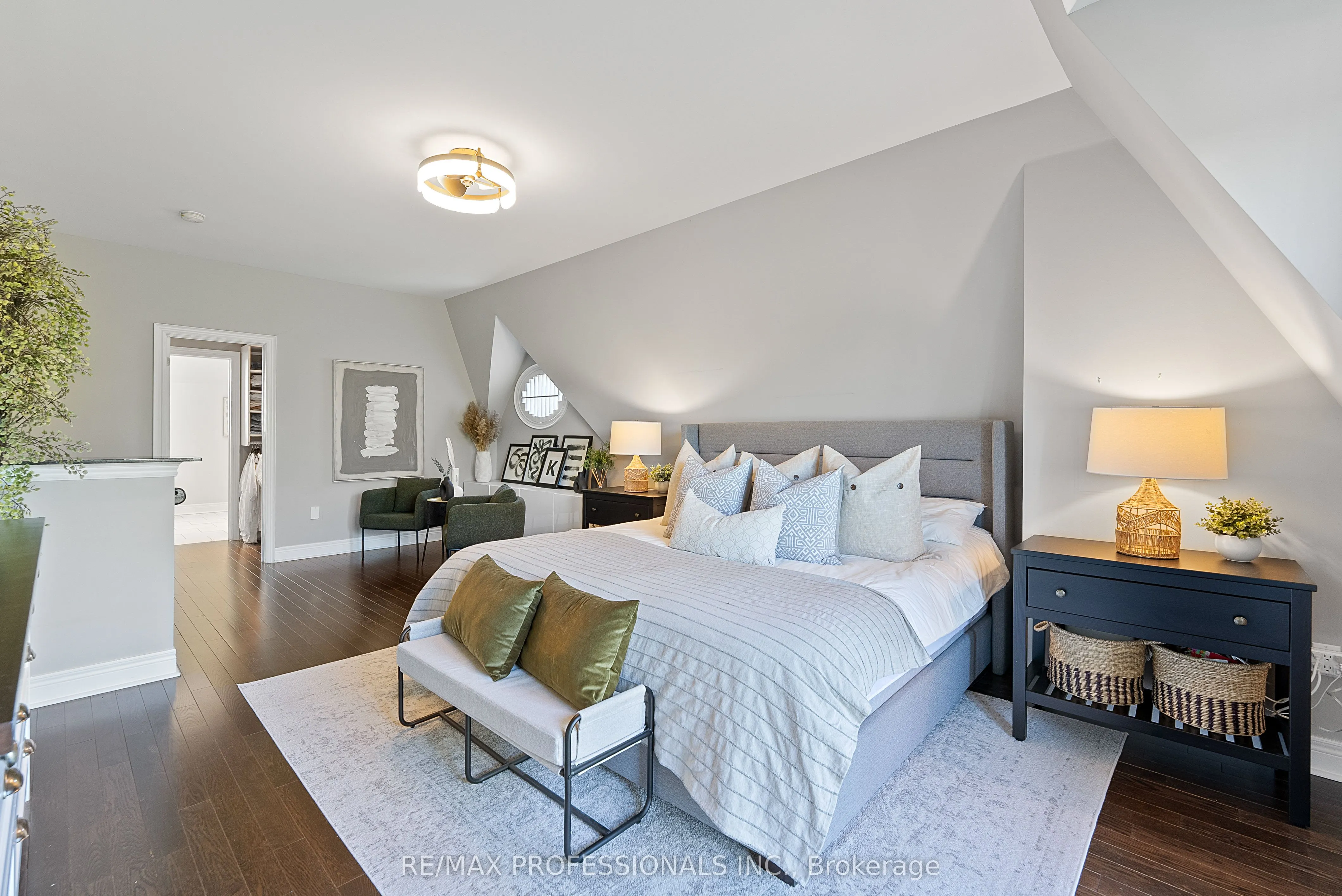 76 Lobo Mews