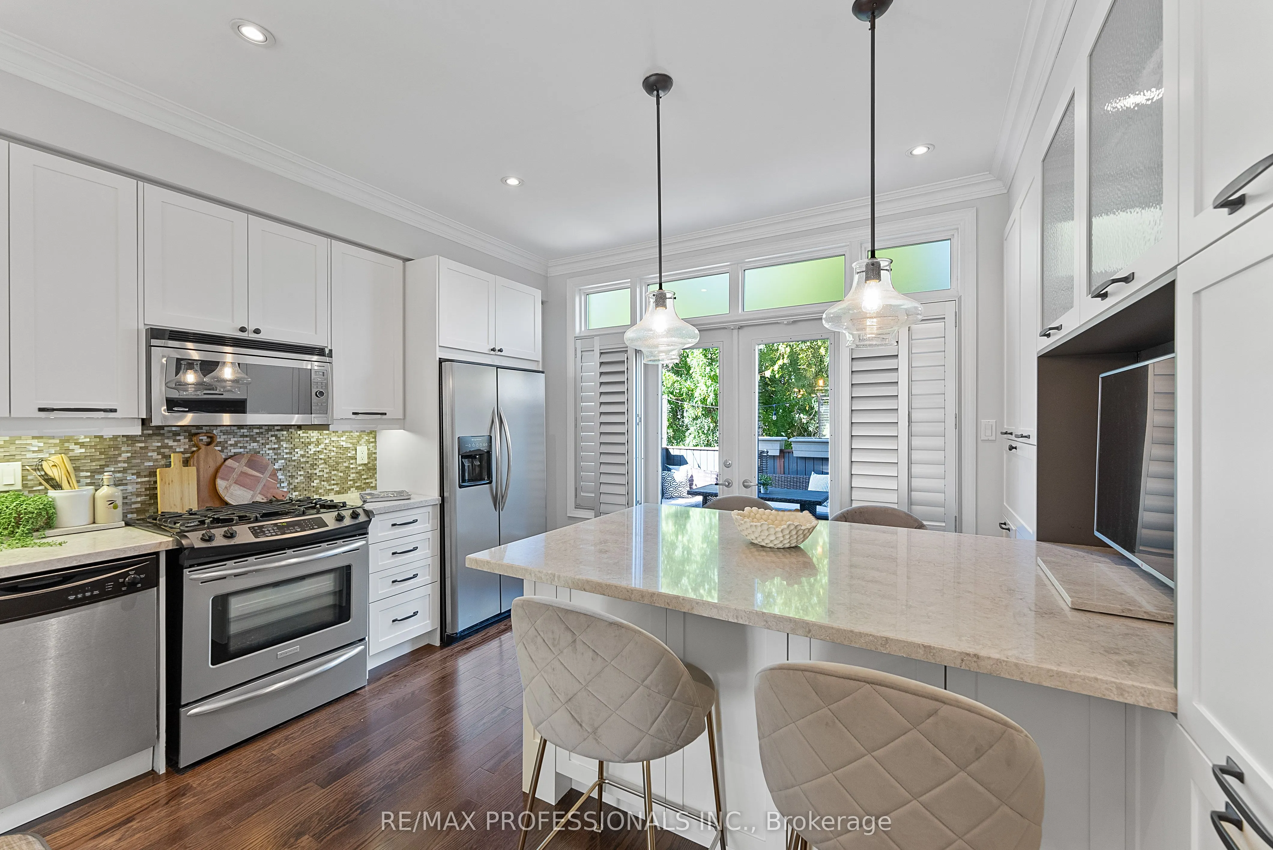 76 Lobo Mews