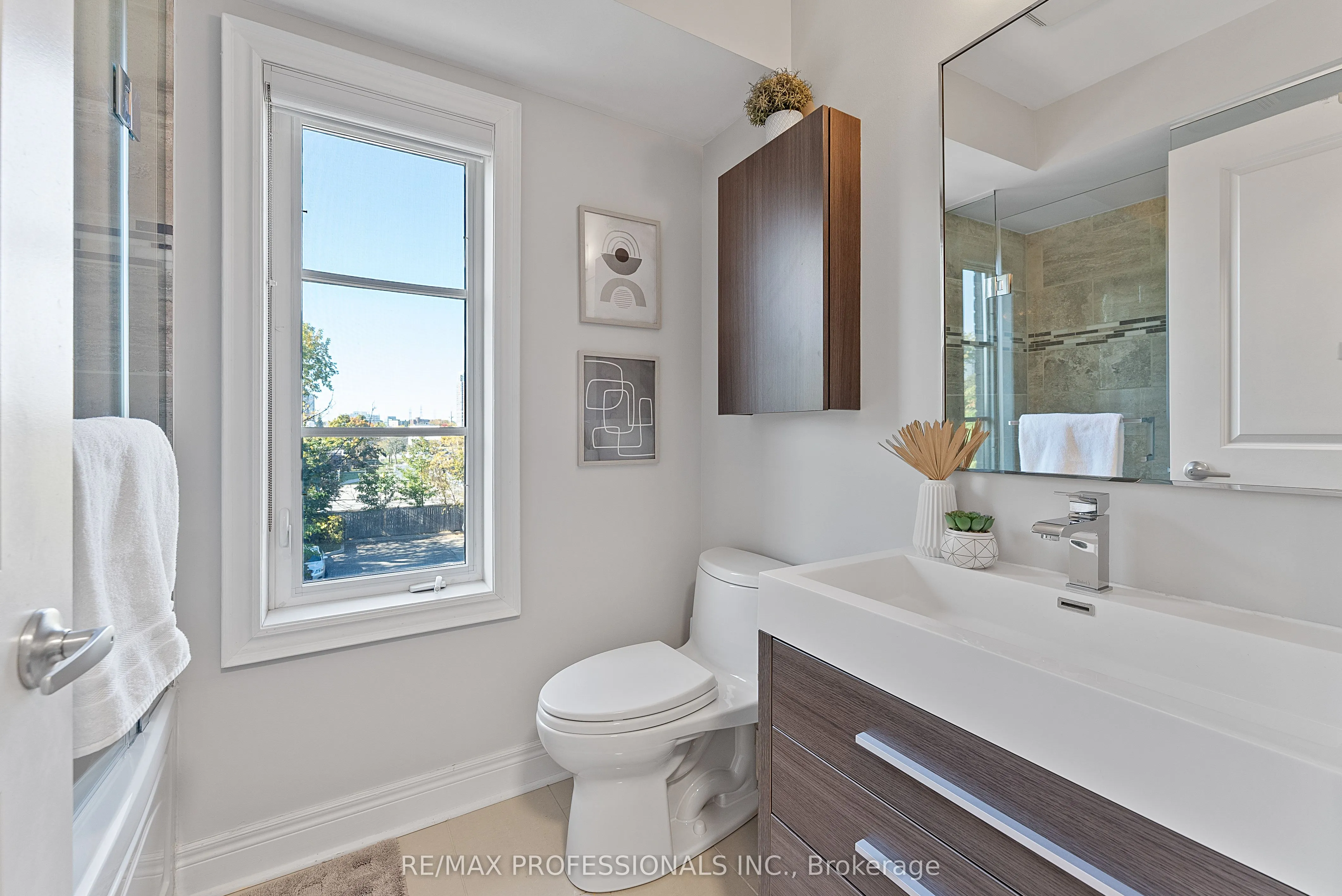 76 Lobo Mews