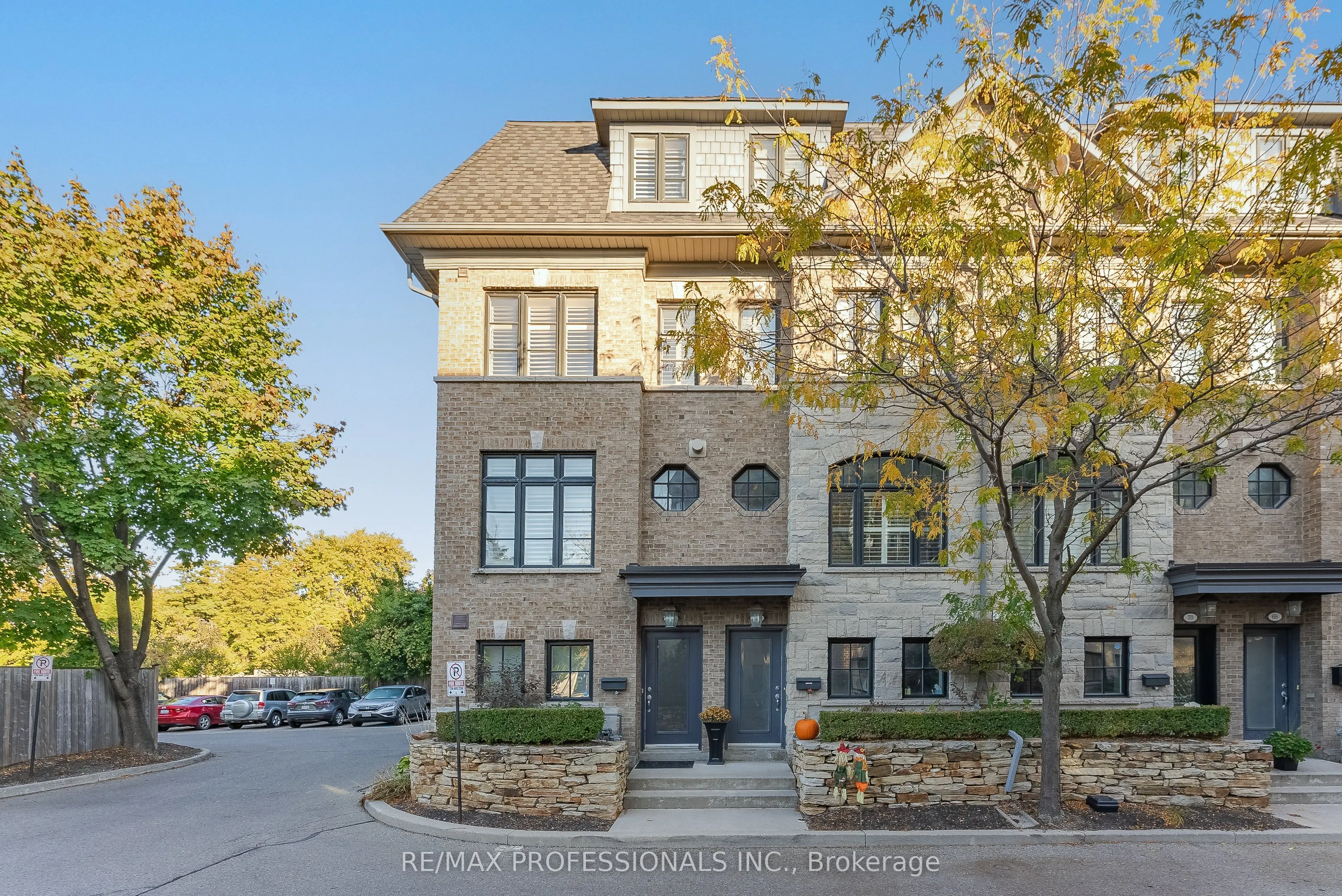 76 Lobo Mews