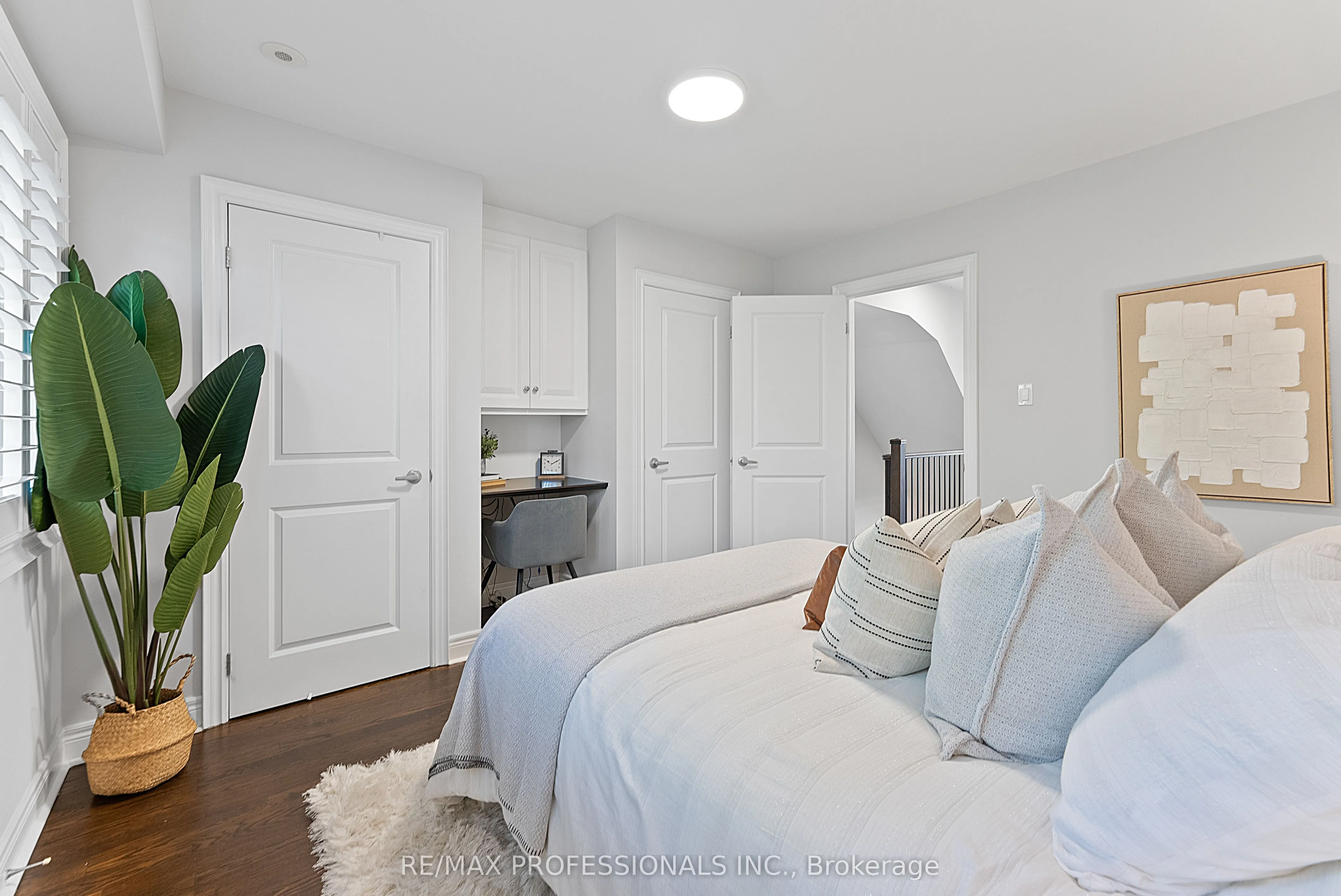 76 Lobo Mews