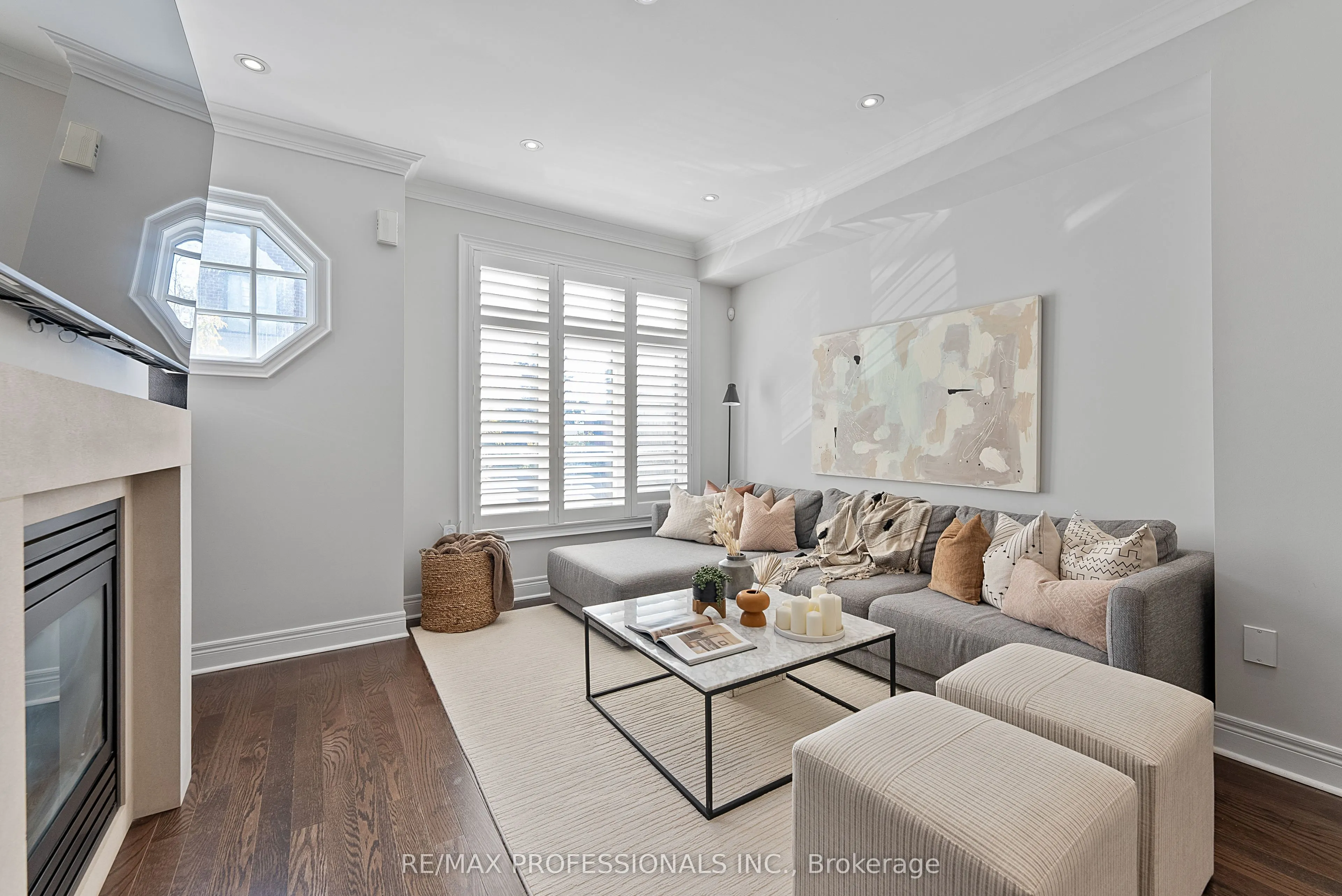 76 Lobo Mews