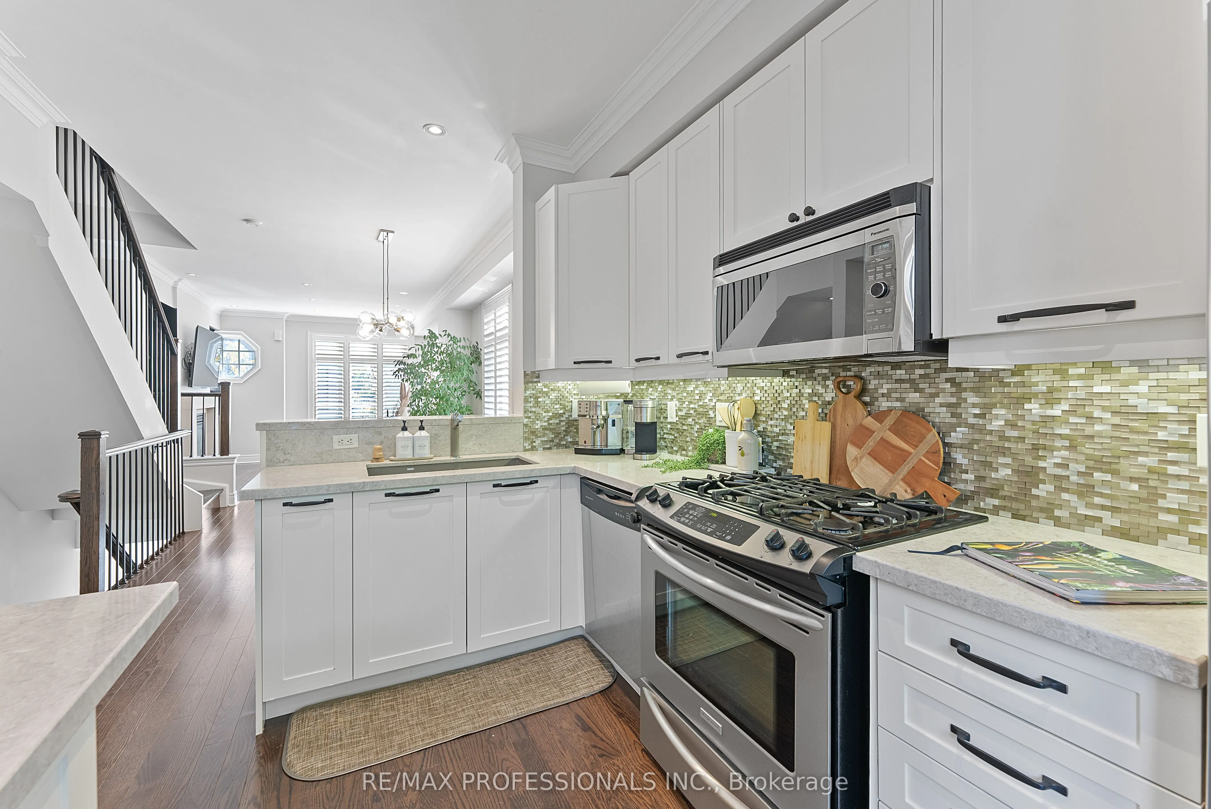 76 Lobo Mews