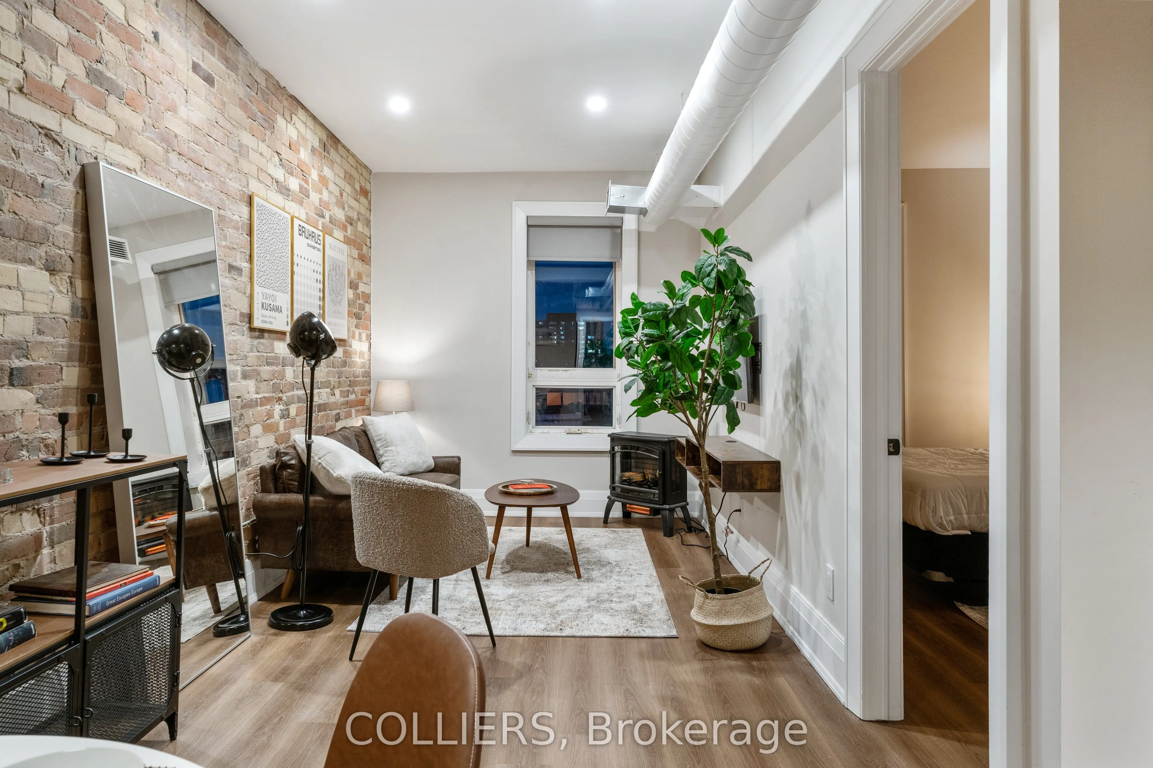 1320 Queen Street W