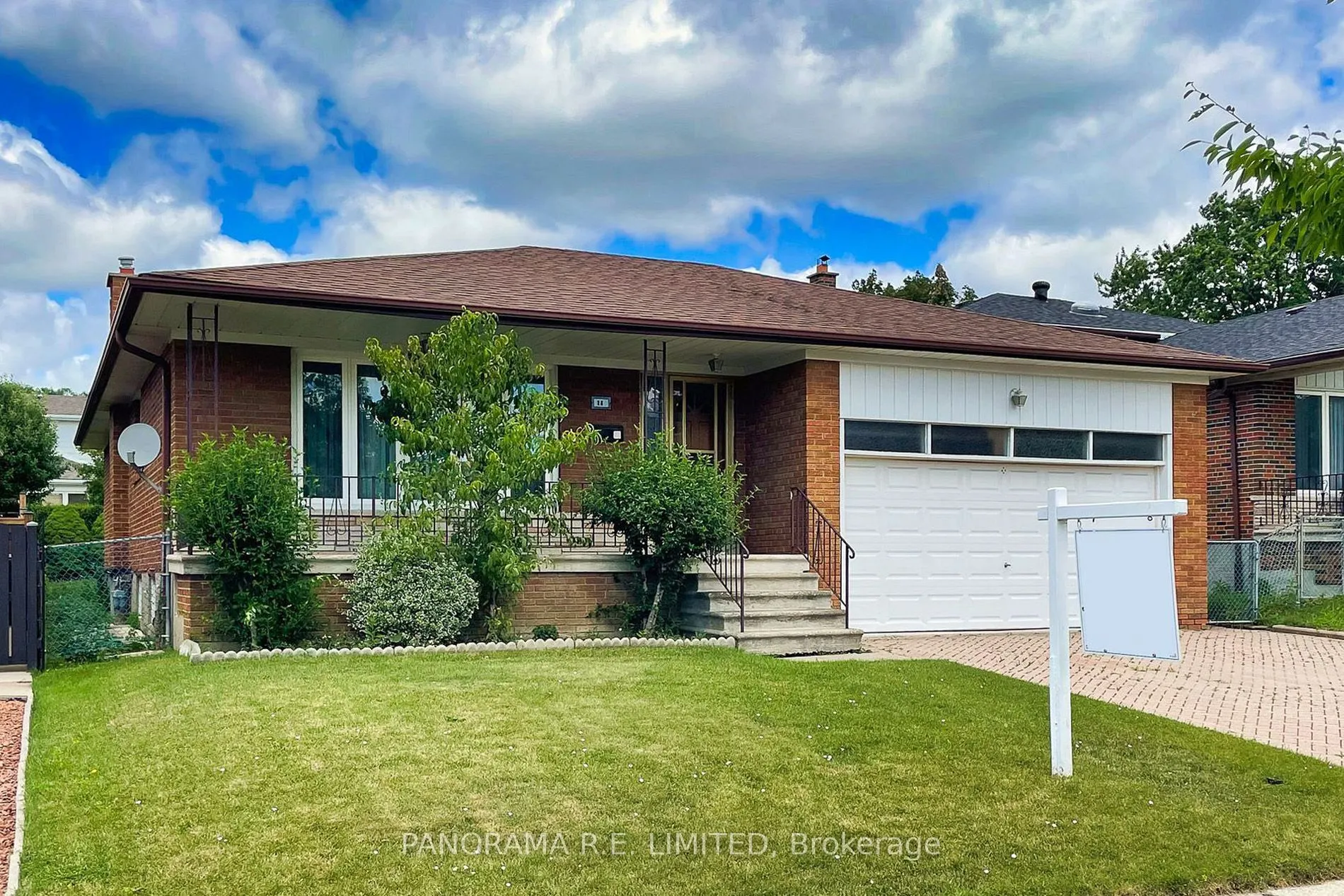 28 Longbourne Drive, #Lower