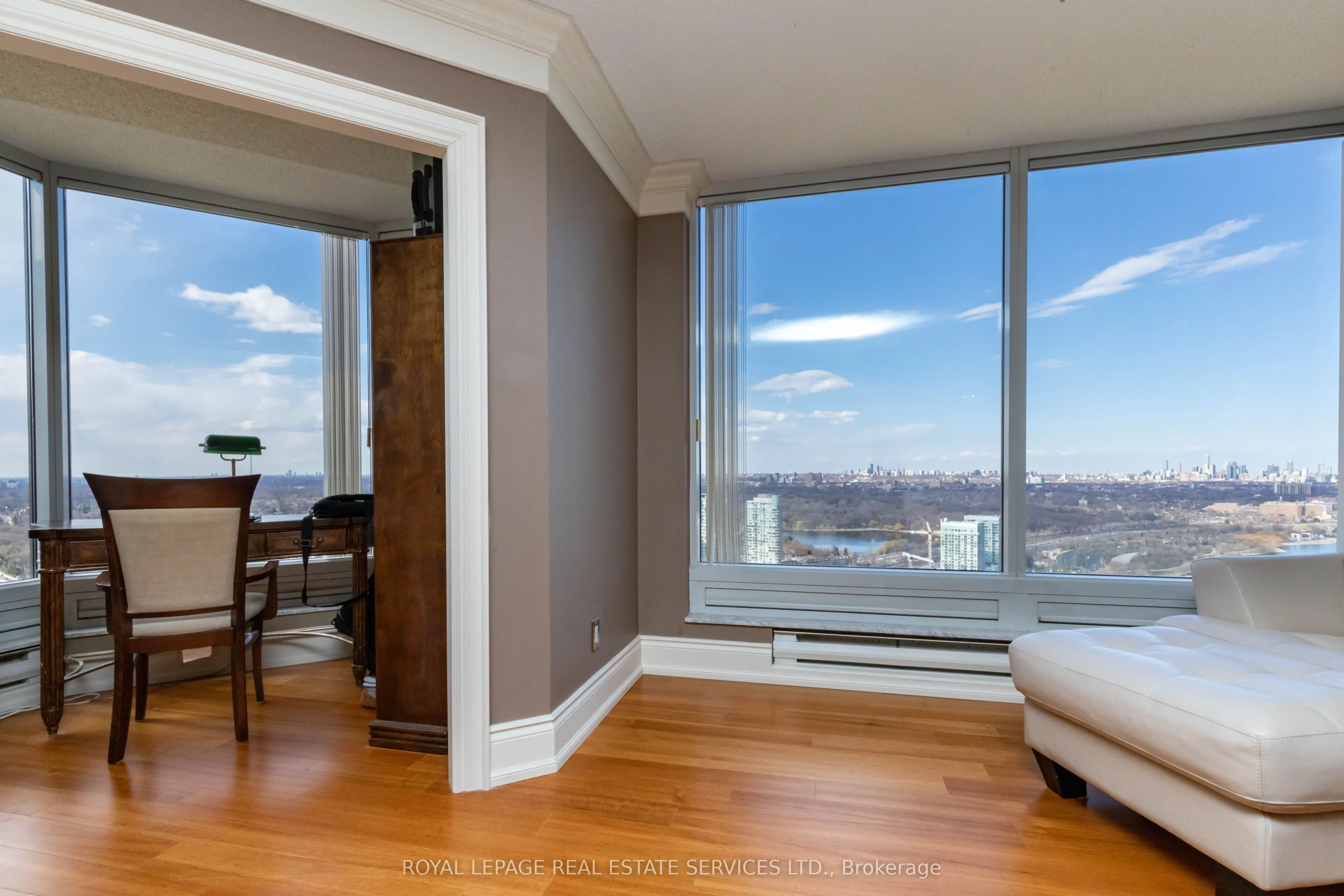 1 Palace Pier Court, #4201